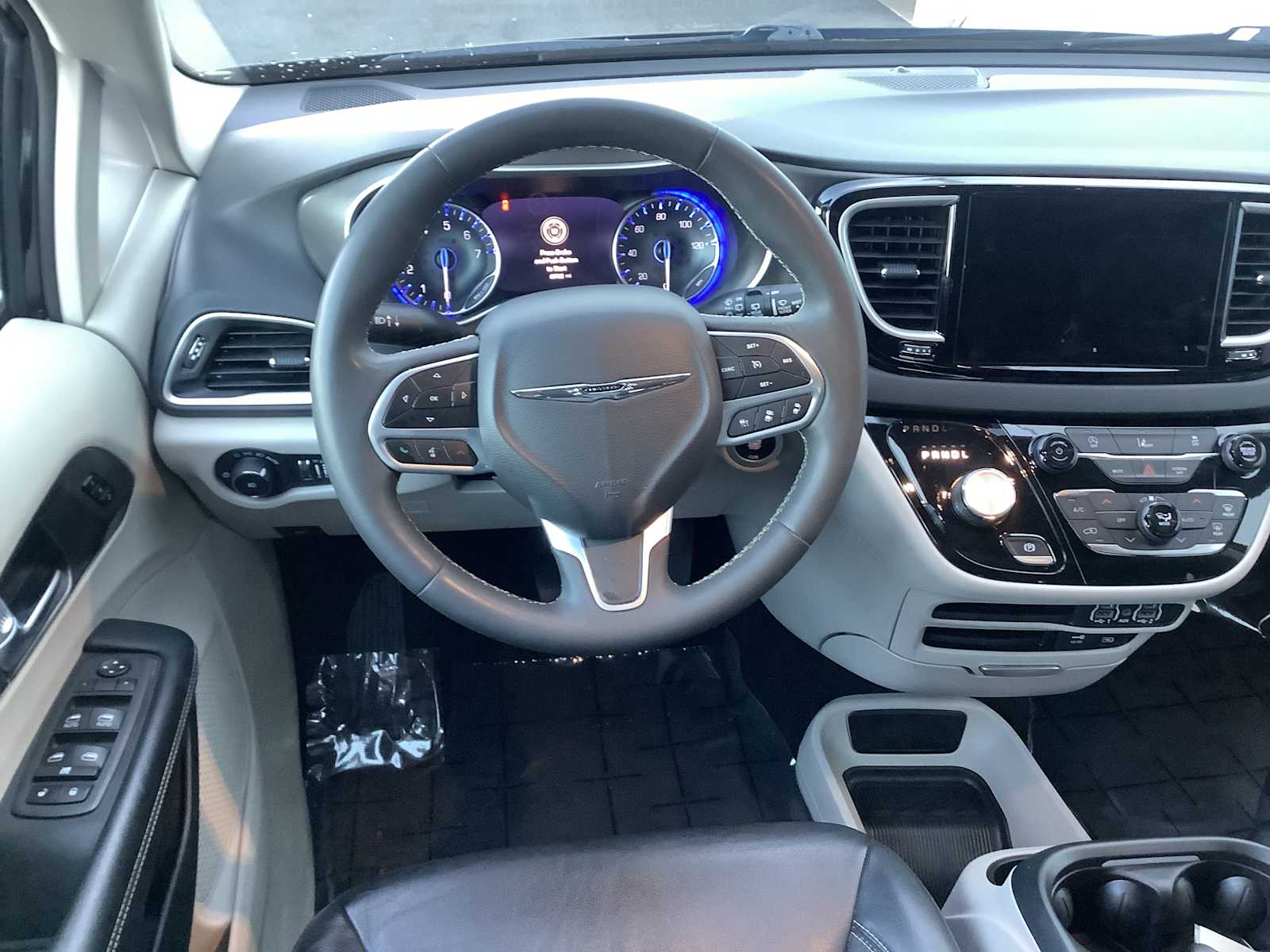 Thumbnail: 2022 Chrysler Pacifica - 11