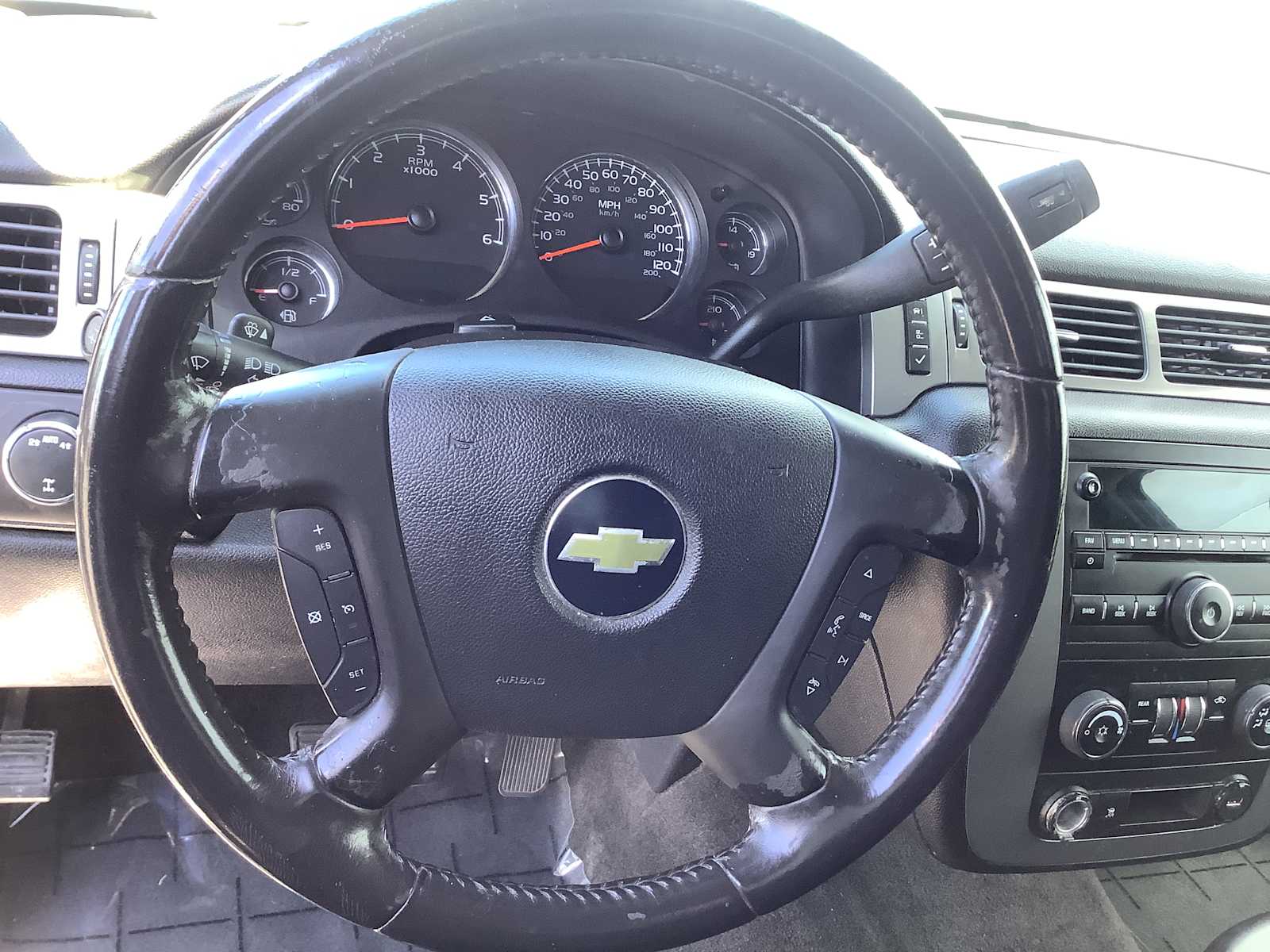 Thumbnail: 2010 Chevrolet Tahoe - 15