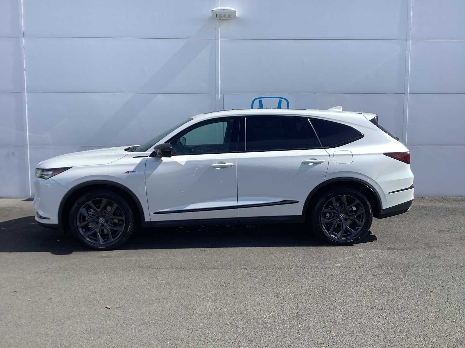 2022 Acura MDX SH-AWD A-Spec photo 2