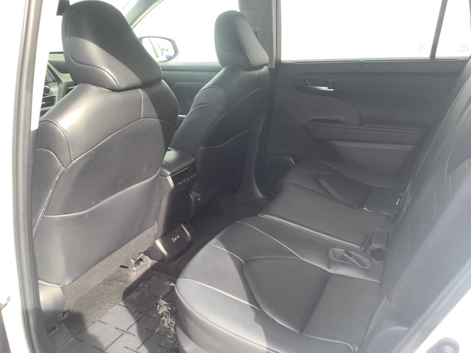 Thumbnail: 2023 Toyota Highlander - 12