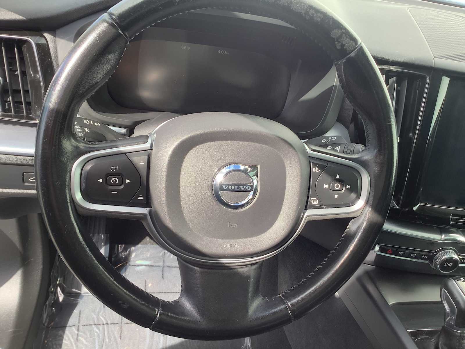 Thumbnail: 2020 Volvo XC60 - 15