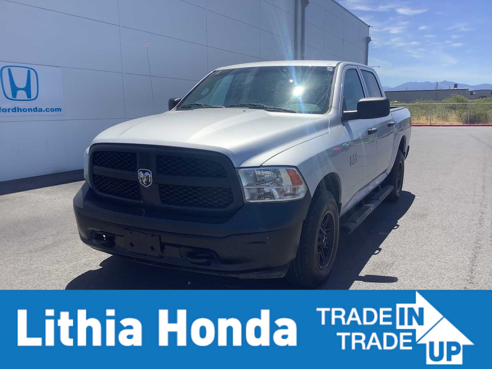 2016 RAM 1500 Tradesman 4x4 Crew Cab 5'7's photo