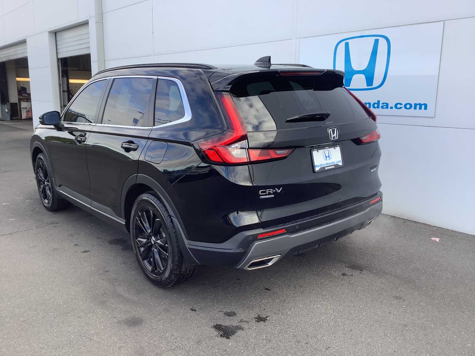 2023 Honda CR-V Hybrid Sport Touring photo 2