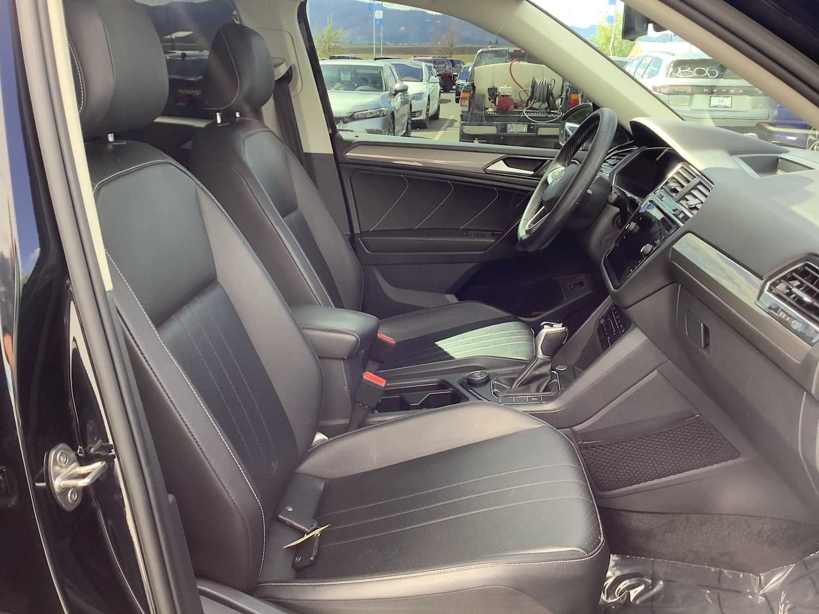 Thumbnail: 2022 Volkswagen Tiguan - 15