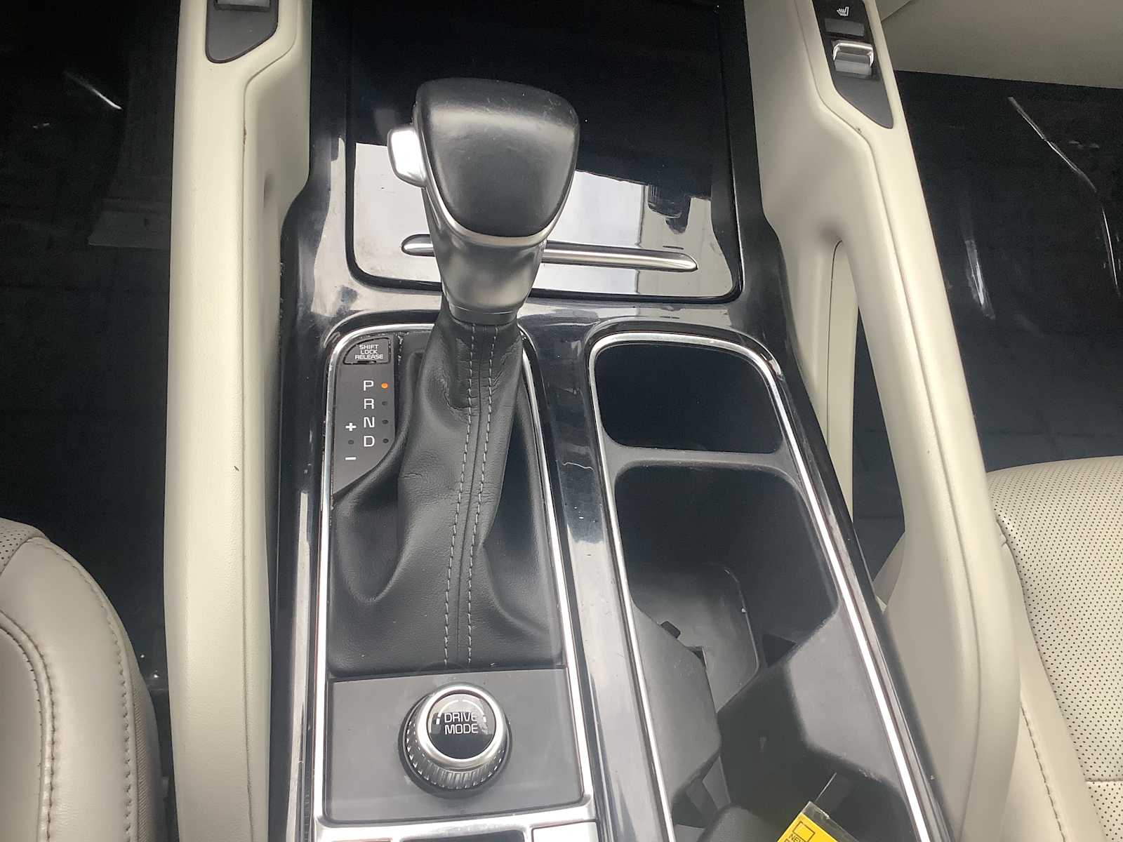 Thumbnail: 2022 Kia Telluride - 18