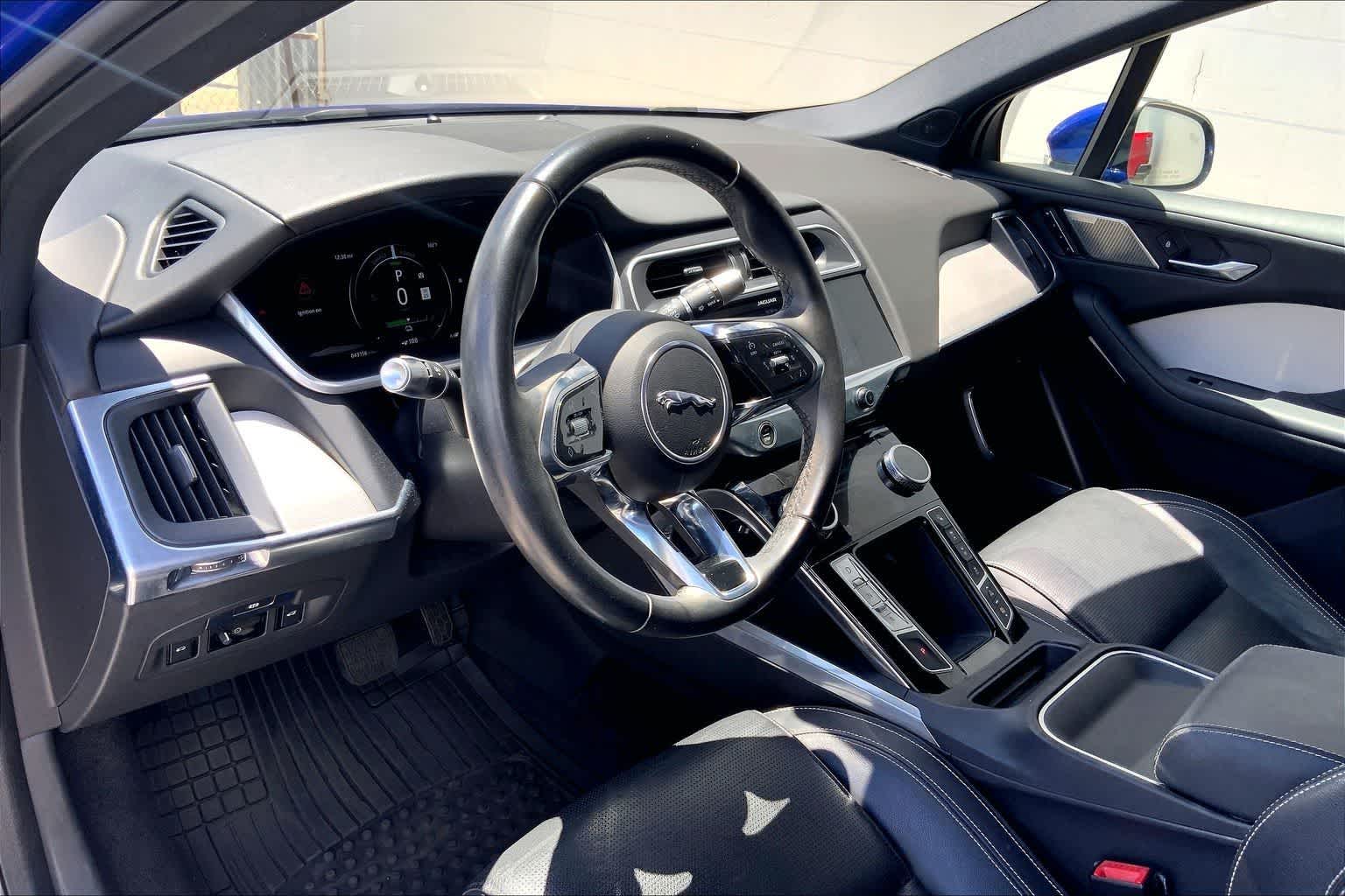 Used 2020 Jaguar I-PACE SE with VIN SADHC2S16L1F80582 for sale in Honolulu, HI