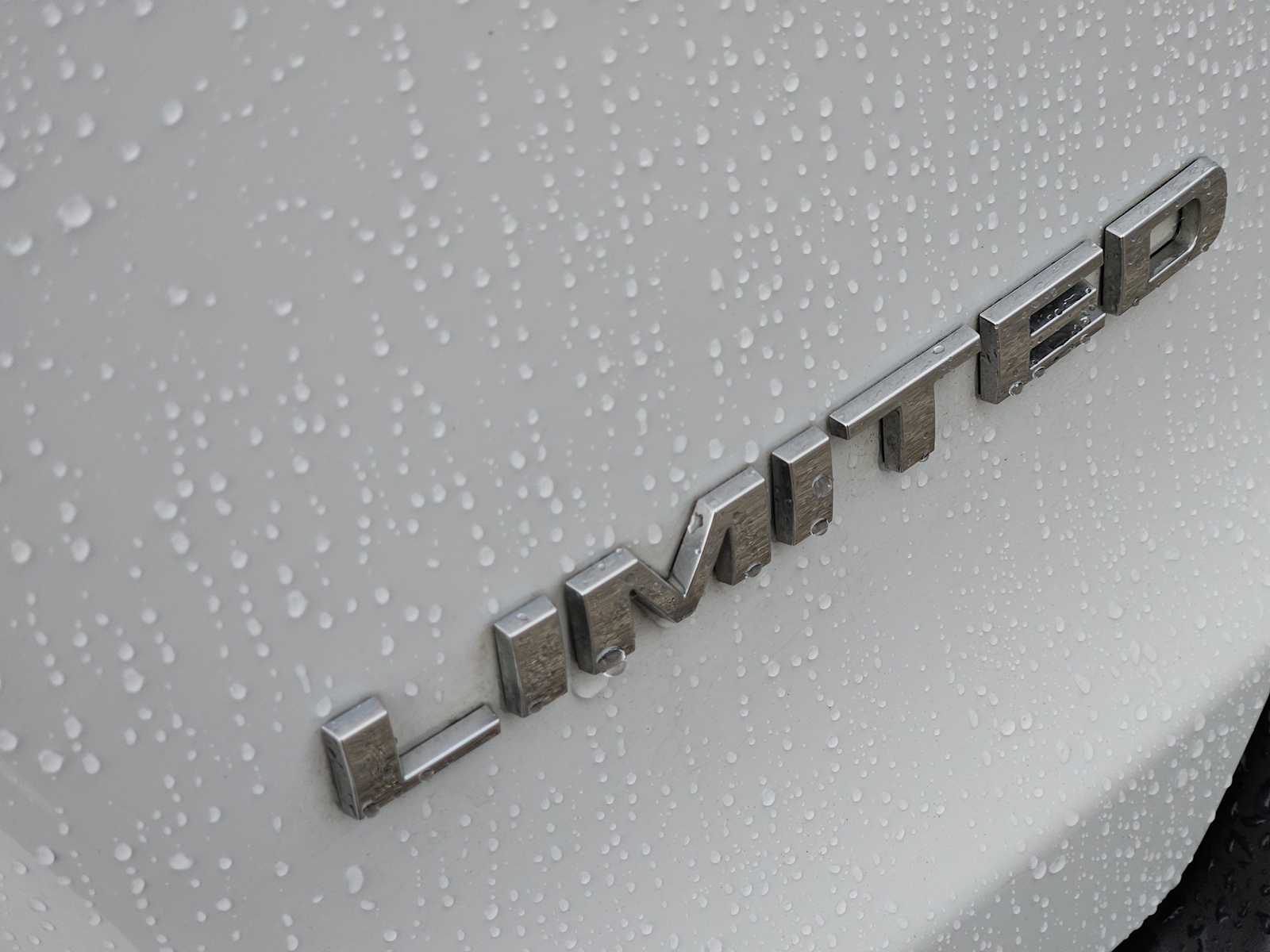 Thumbnail: 2019 Jeep Cherokee - 11