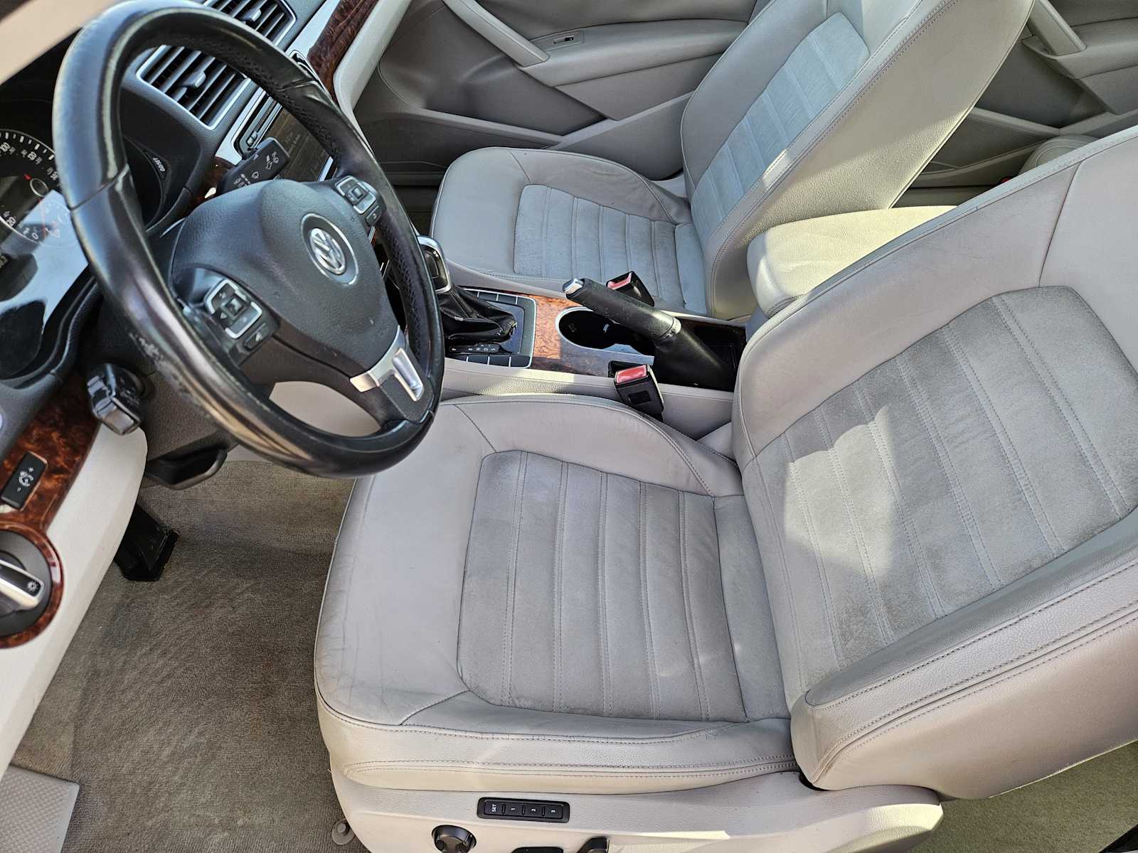 Thumbnail: 2013 Volkswagen Passat - 13