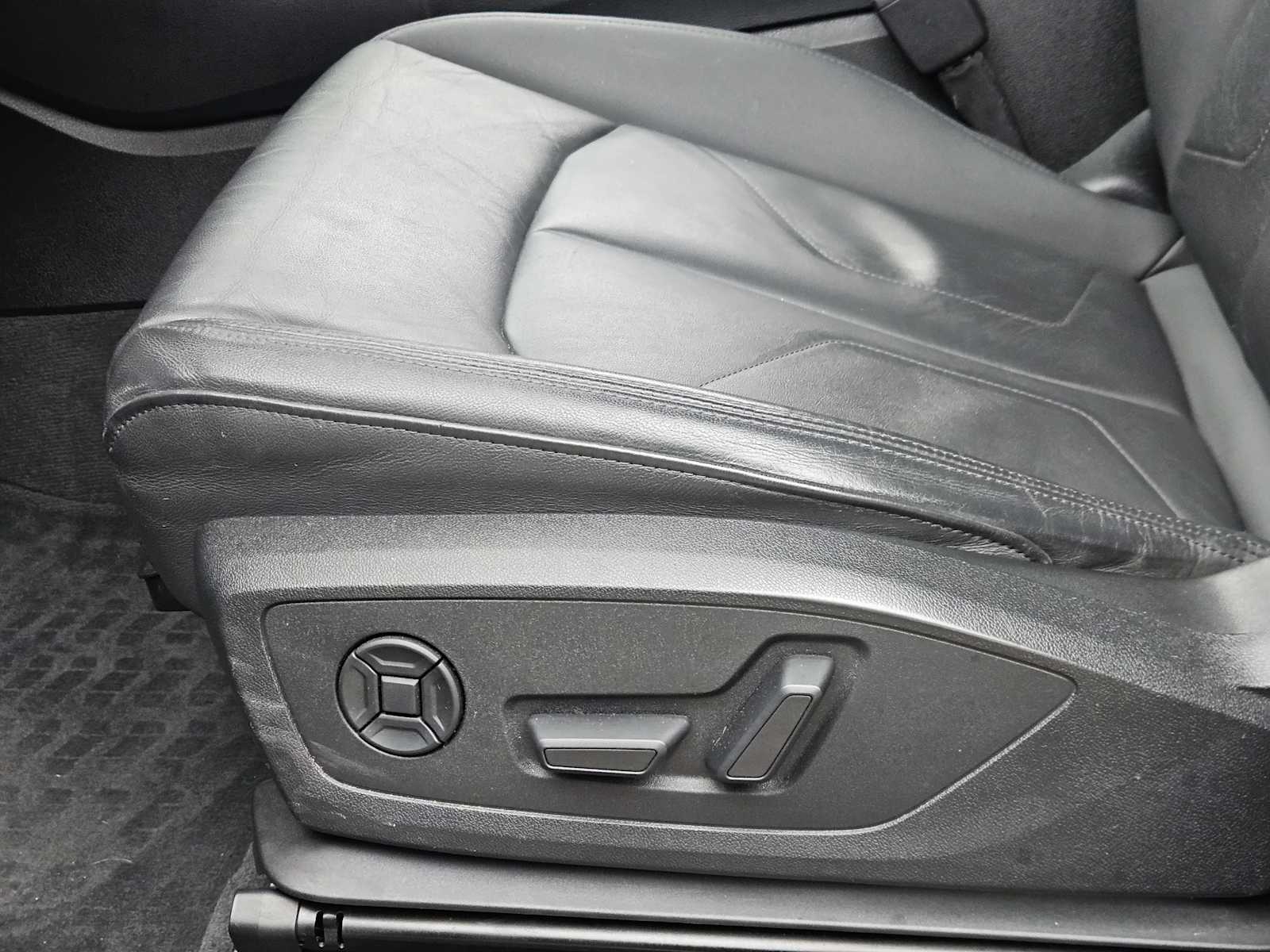 Thumbnail: 2020 Audi Q3 - 23