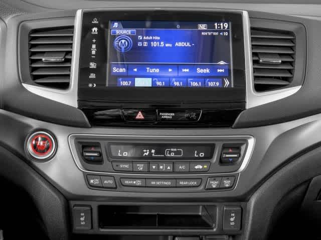 Thumbnail: 2017 Honda Pilot - 10