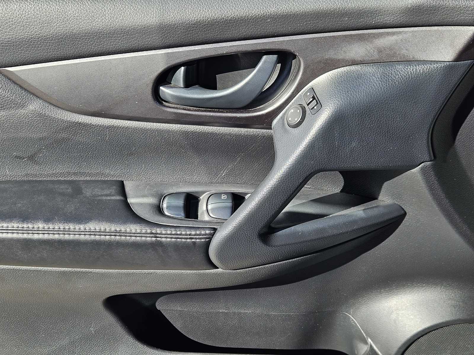 Thumbnail: 2020 Nissan Rogue Sport - 21