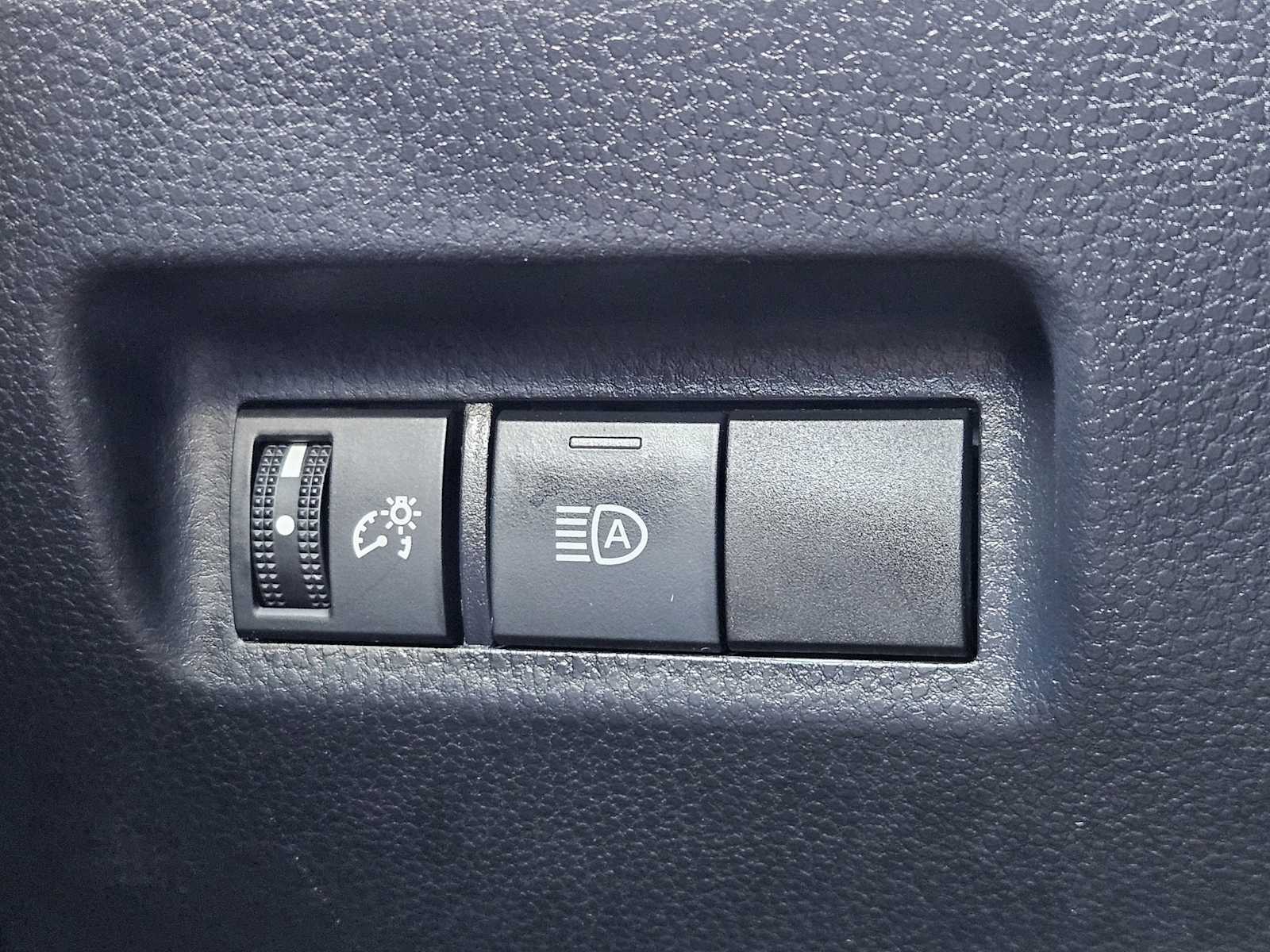 Thumbnail: 2020 Toyota RAV4 - 21