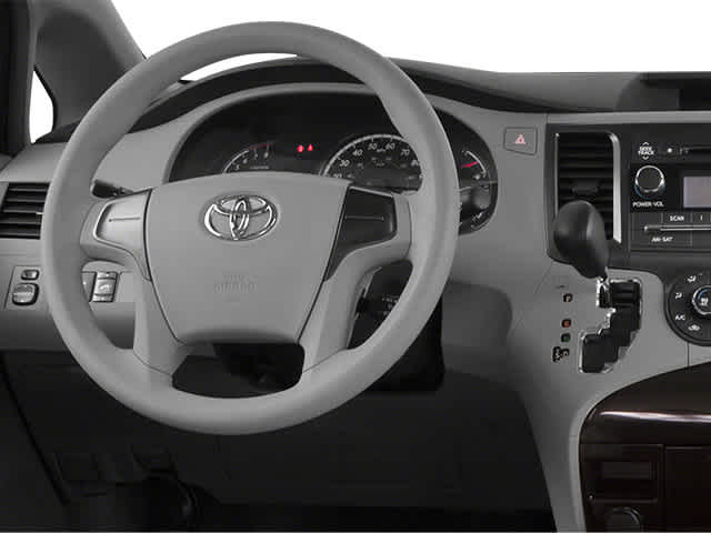 Thumbnail: 2014 Toyota Sienna - 6
