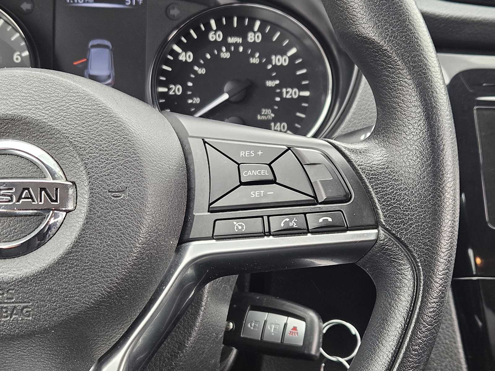 Thumbnail: 2018 Nissan Rogue Sport - 25