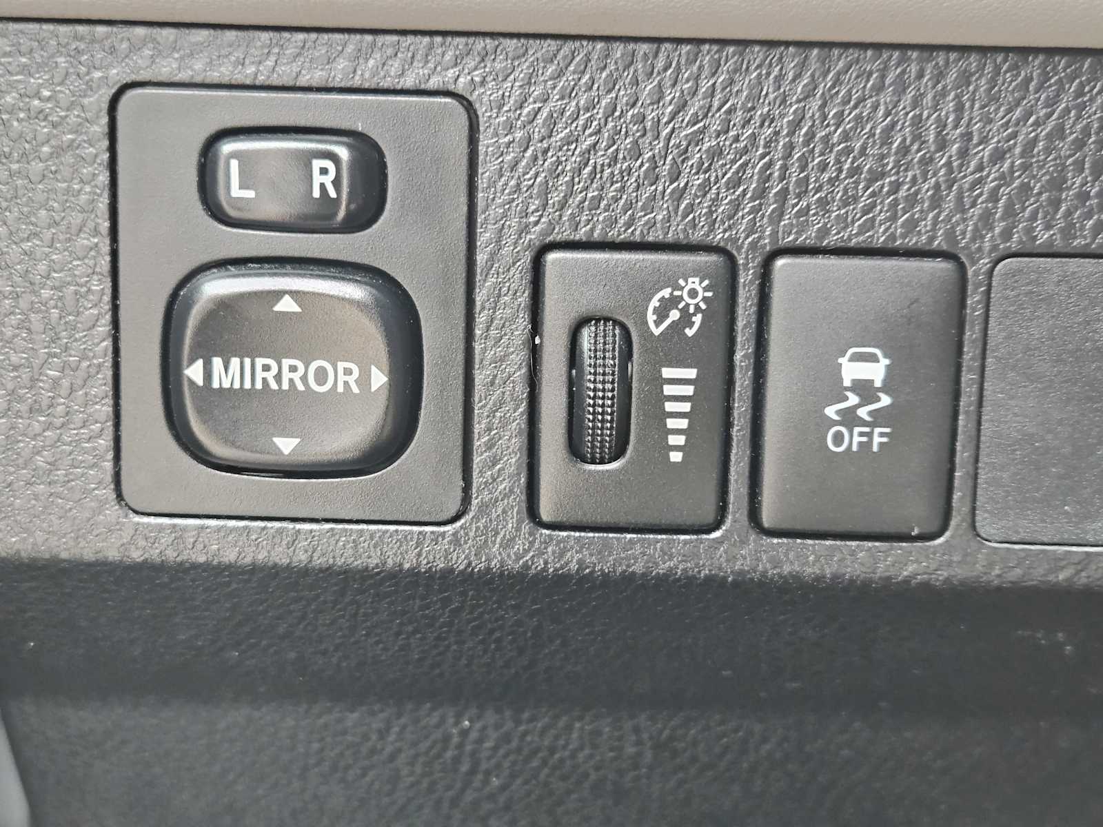 Thumbnail: 2014 Toyota RAV4 - 21
