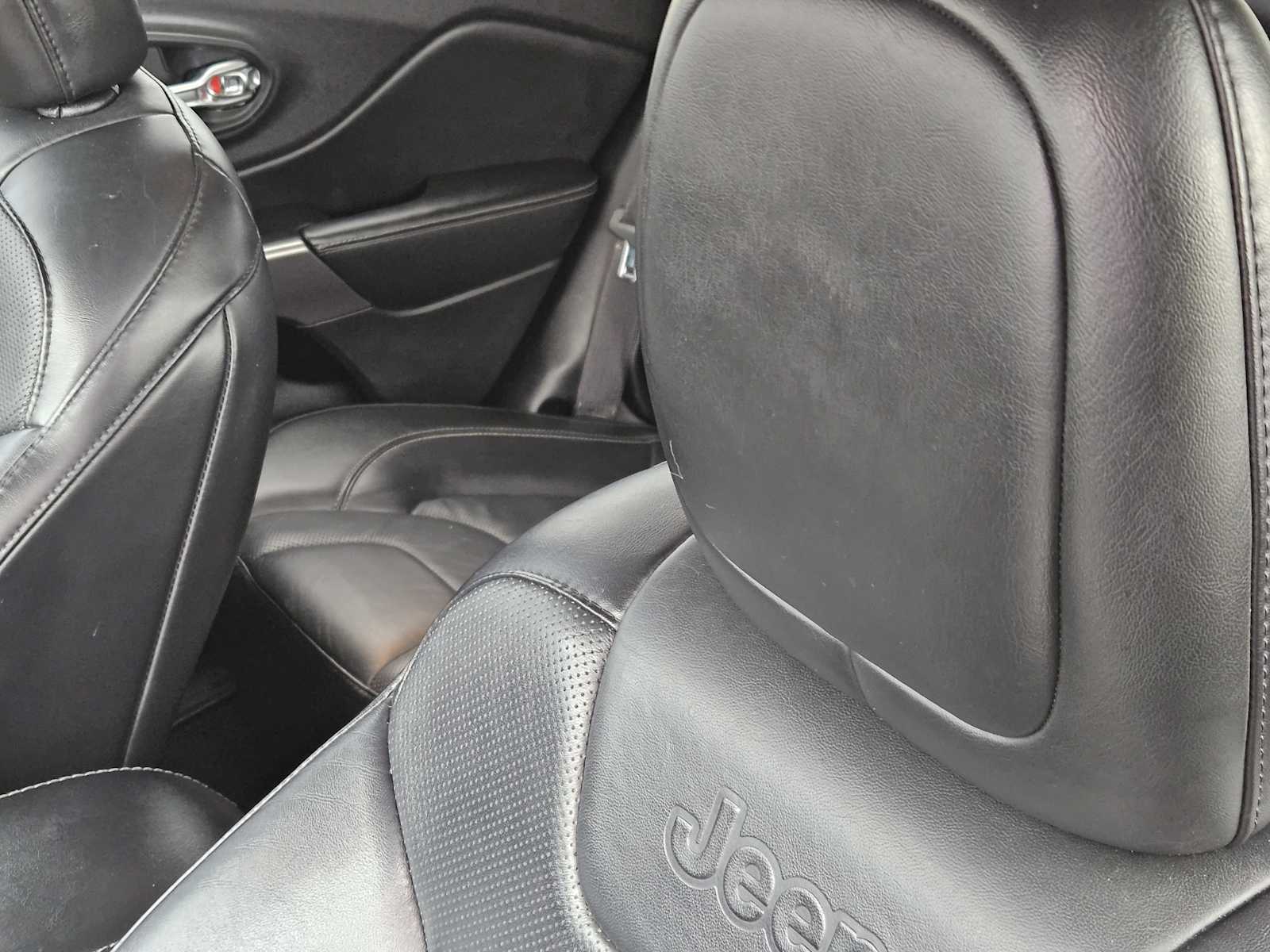 Thumbnail: 2019 Jeep Cherokee - 14