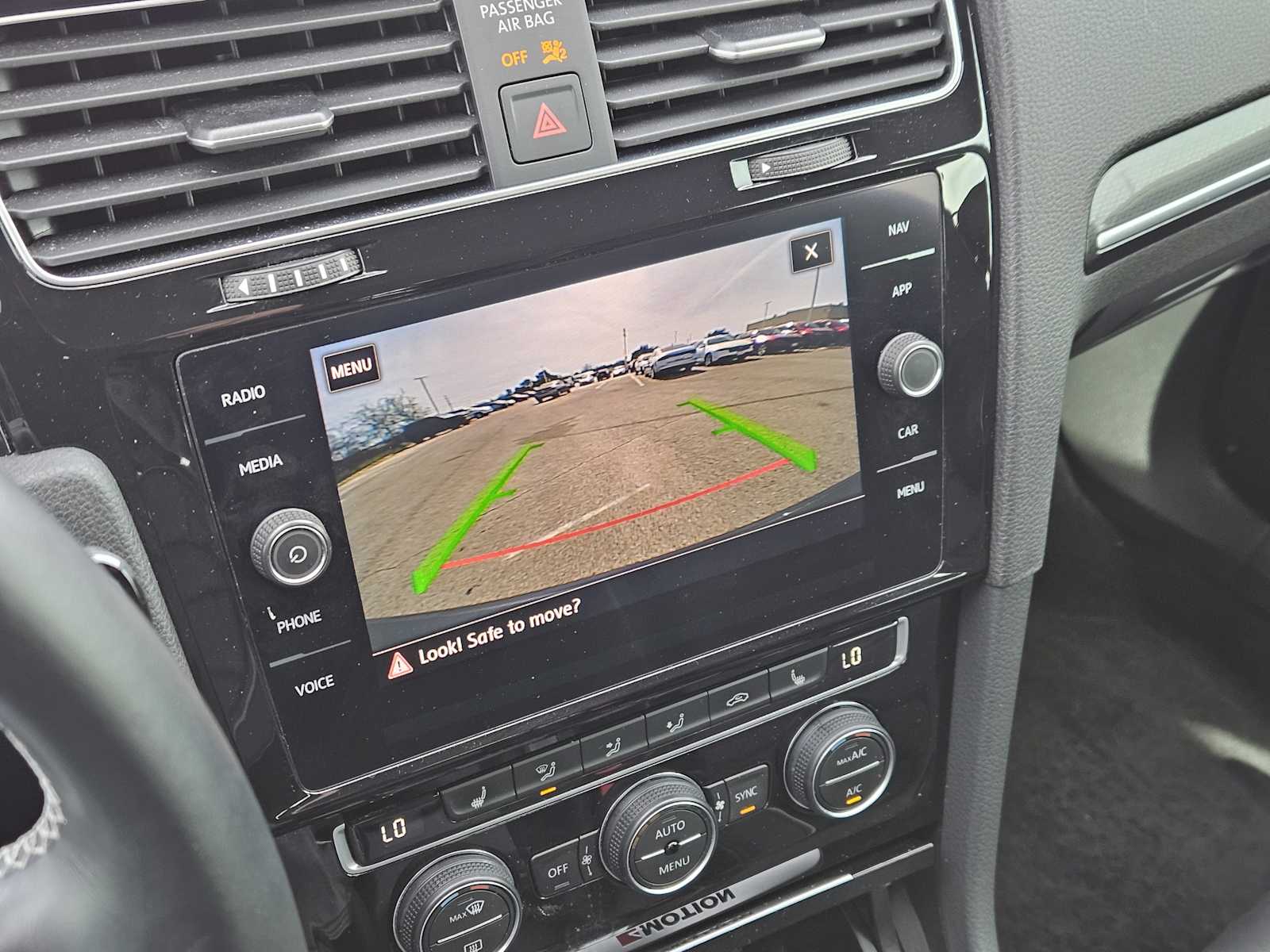 Thumbnail: 2019 Volkswagen Golf - 18