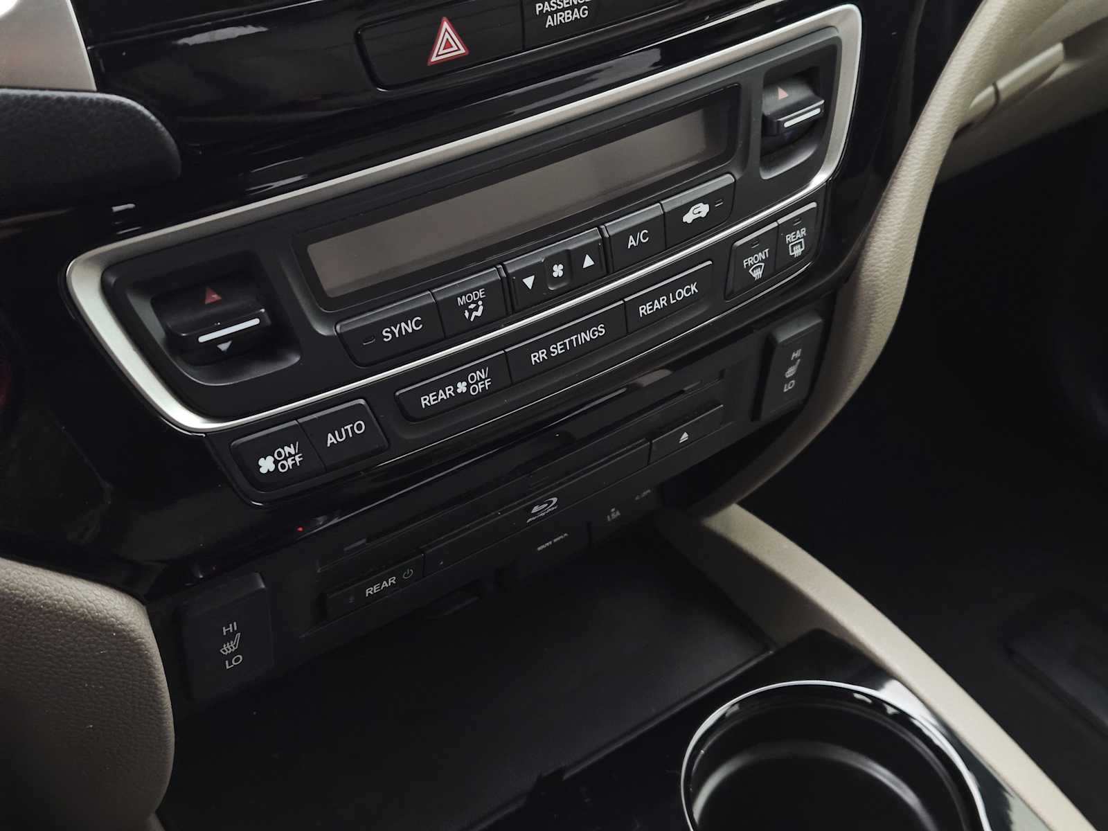 Thumbnail: 2017 Honda Pilot - 19