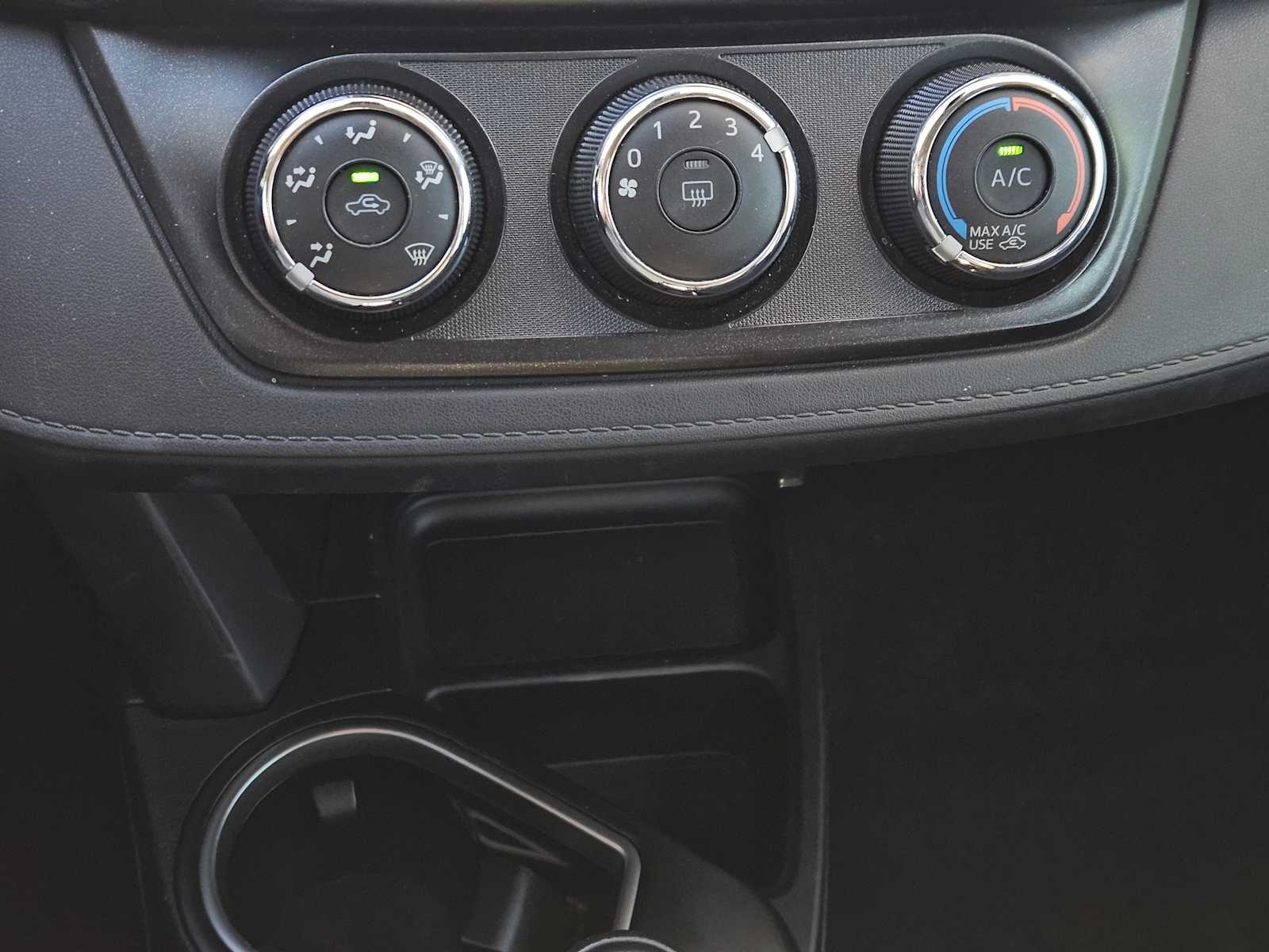 Thumbnail: 2017 Toyota RAV4 - 19