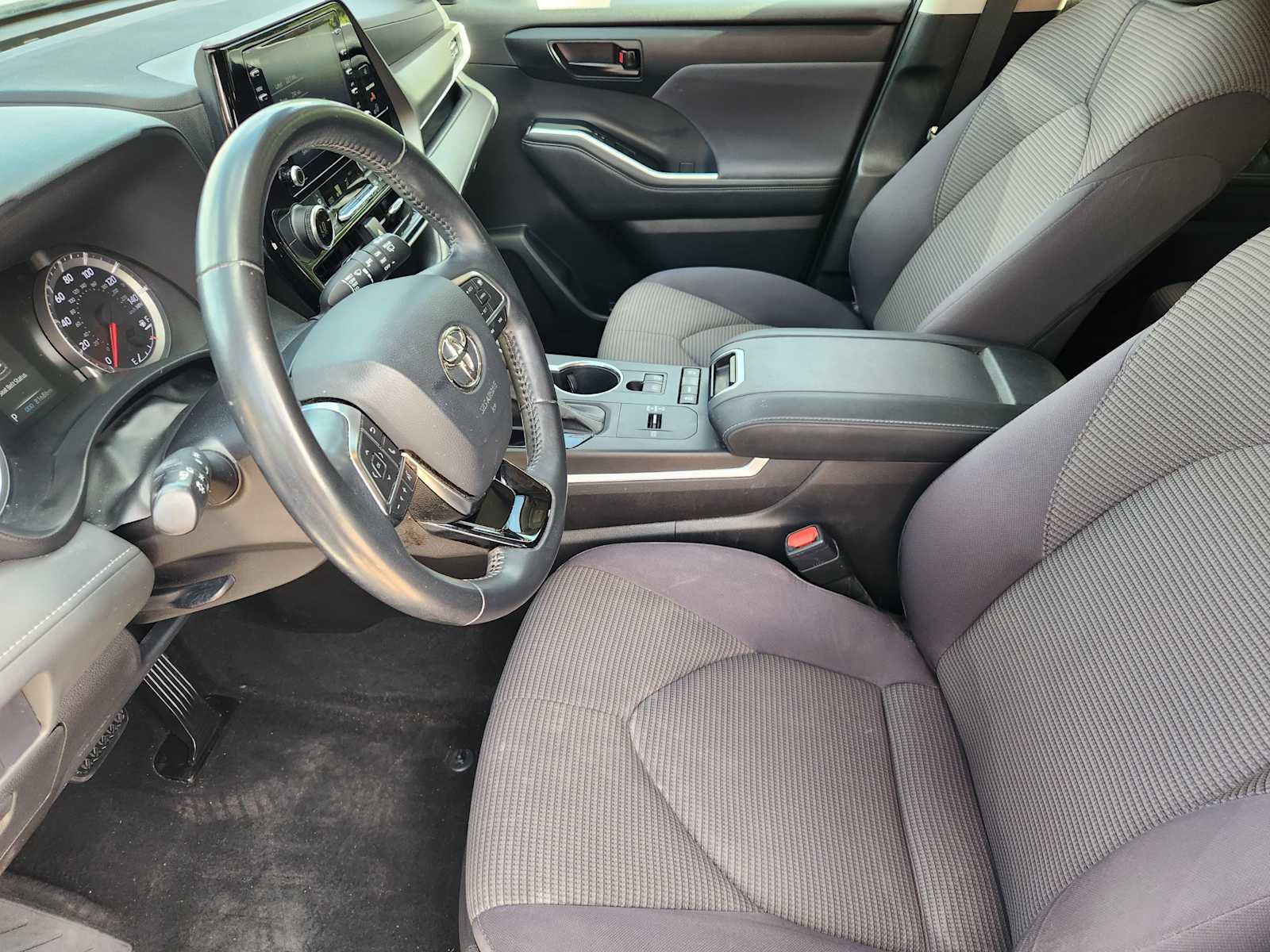 Thumbnail: 2021 Toyota Highlander - 10