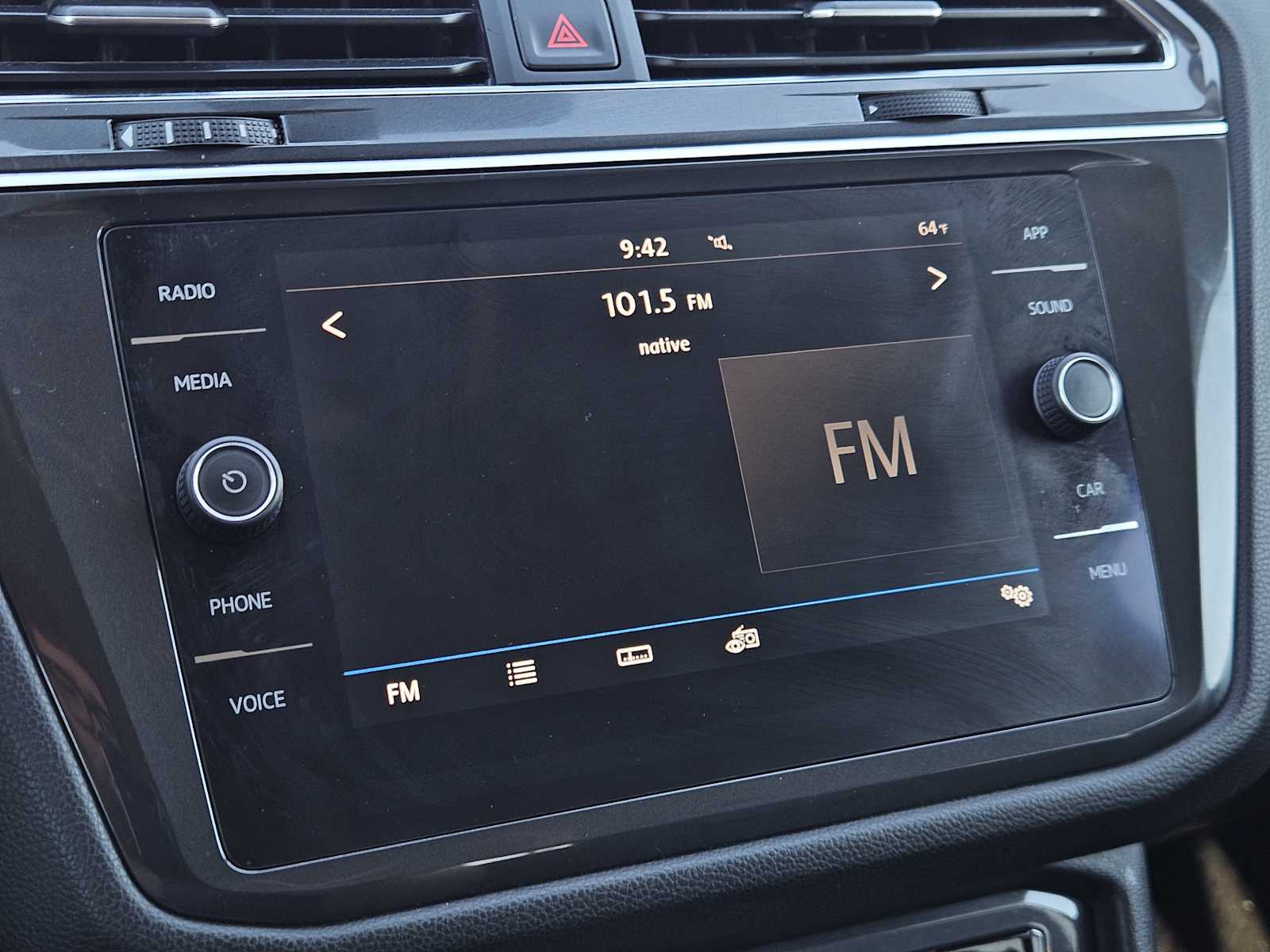 Thumbnail: 2019 Volkswagen Tiguan - 16