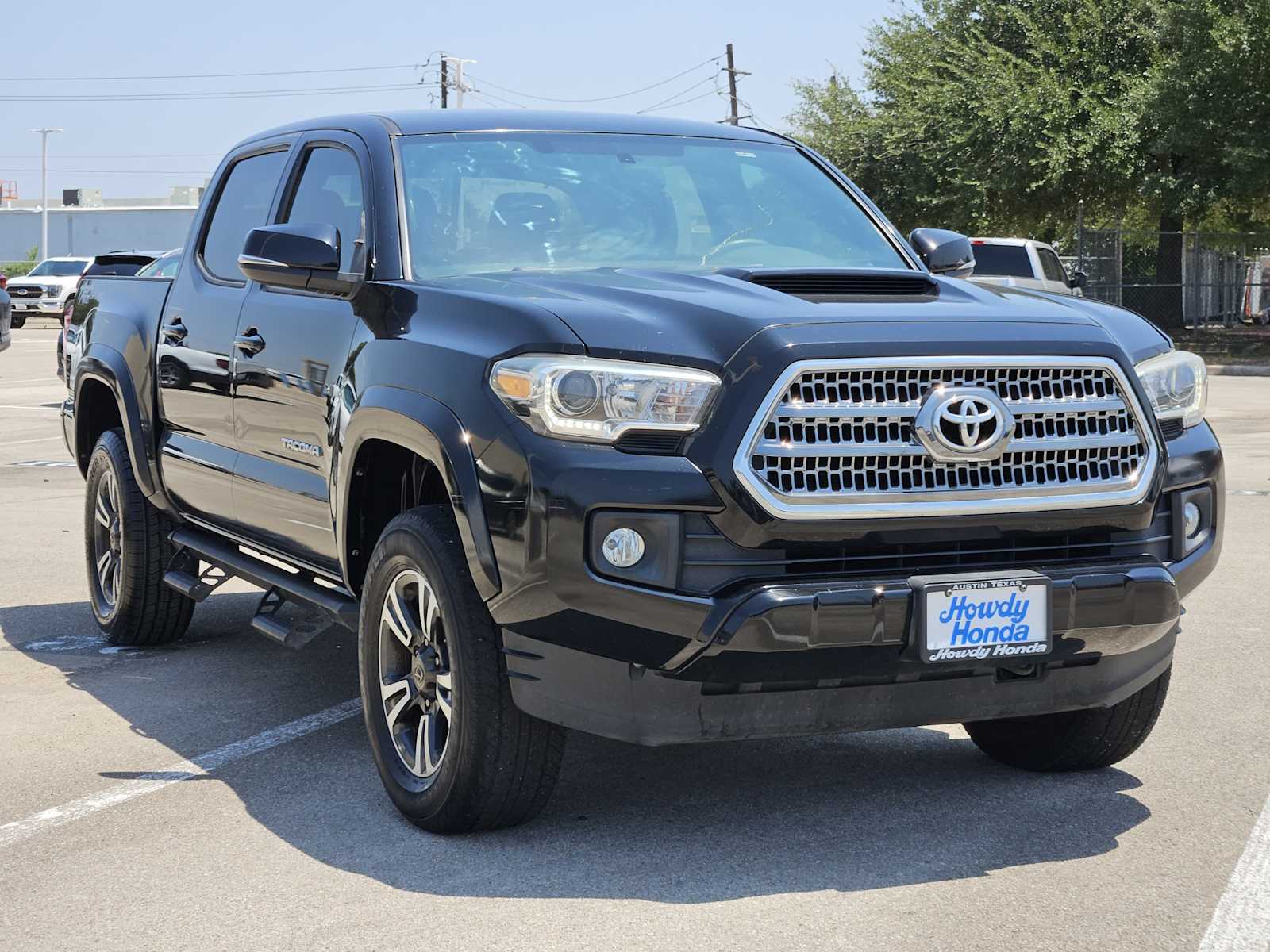 Thumbnail: 2017 Toyota Tacoma - 3
