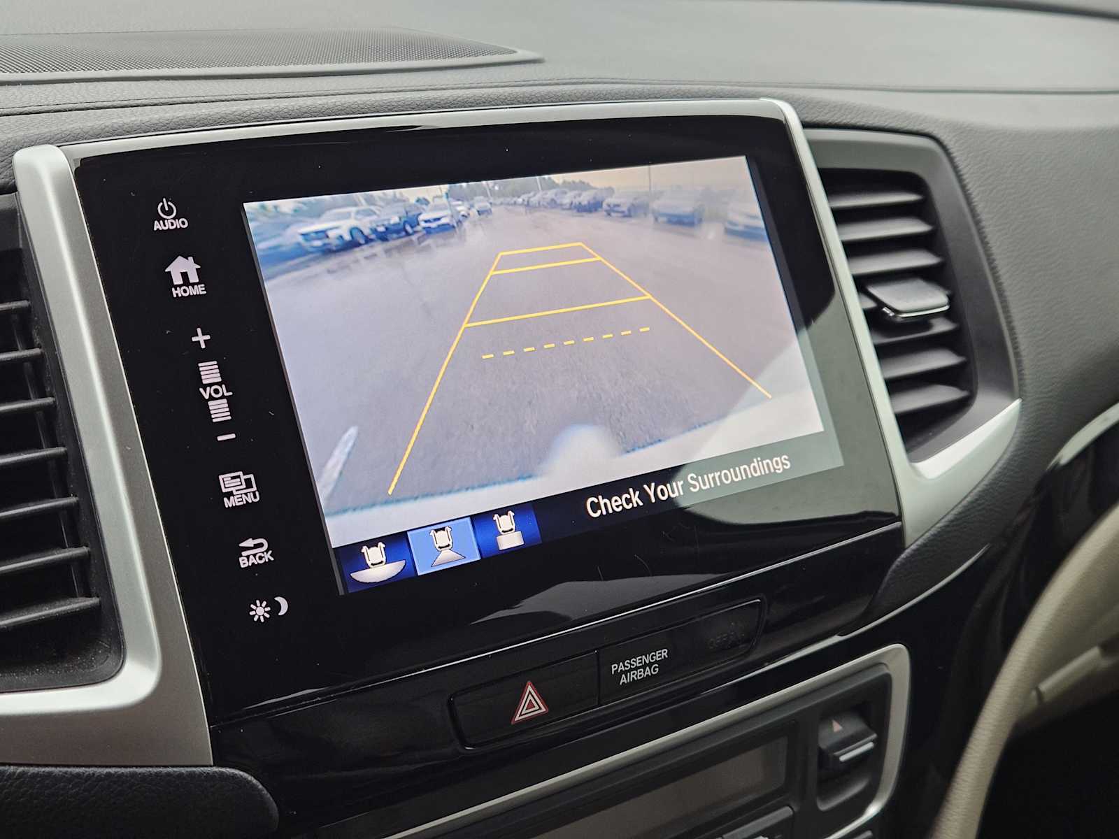 Thumbnail: 2017 Honda Pilot - 18