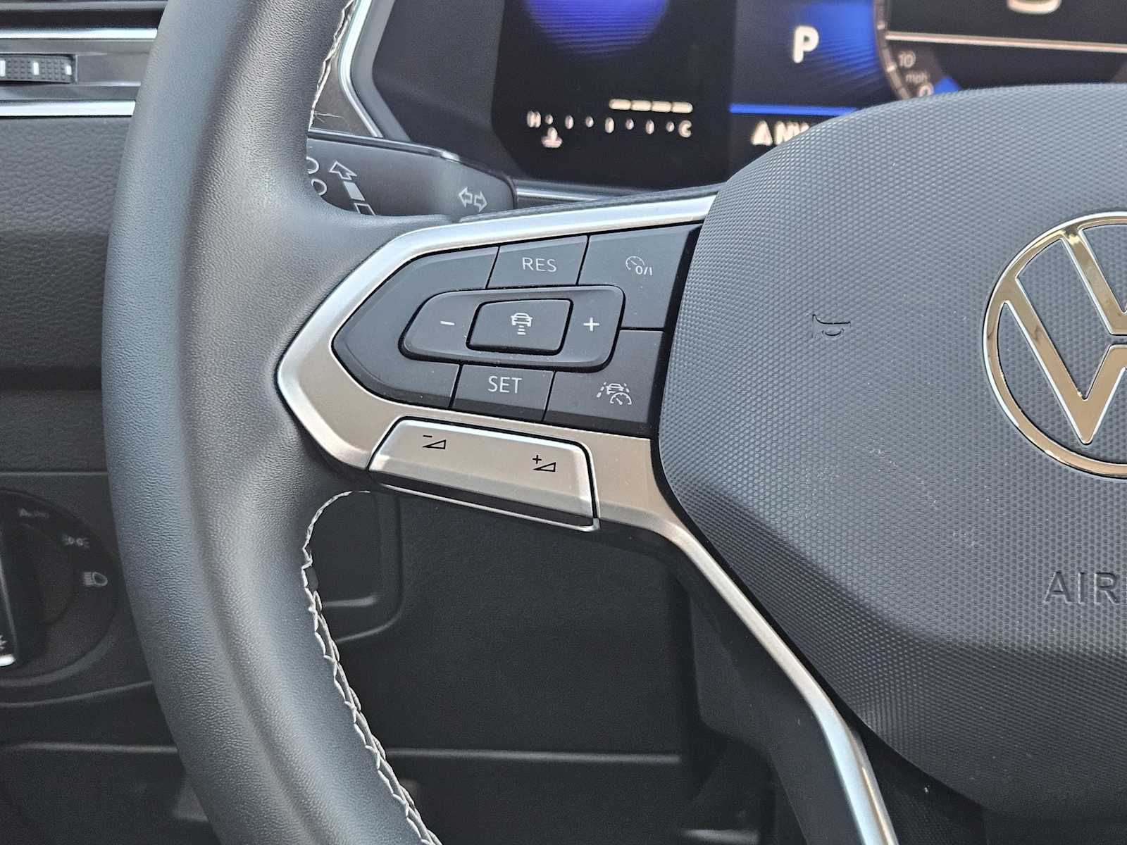 Thumbnail: 2022 Volkswagen Tiguan - 26