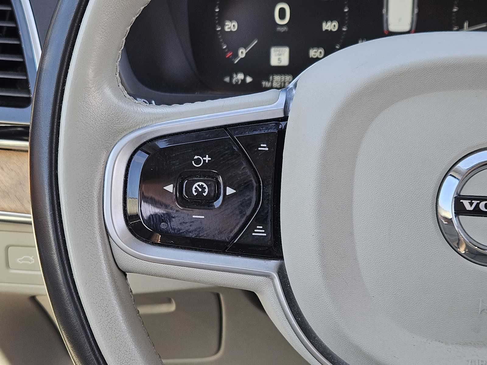 Thumbnail: 2019 Volvo XC90 - 27