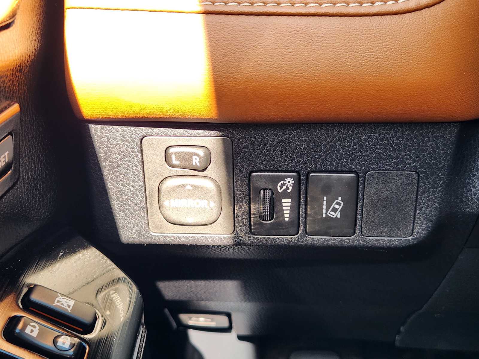Thumbnail: 2018 Toyota RAV4 - 20