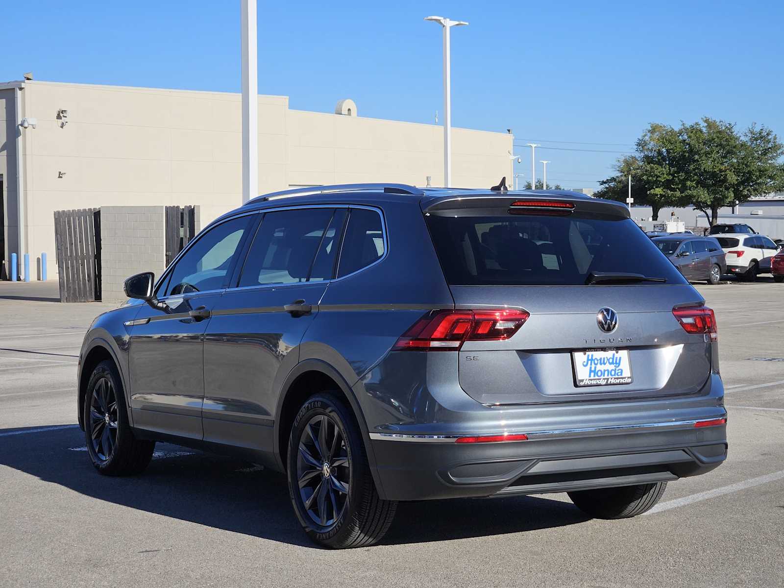 Thumbnail: 2022 Volkswagen Tiguan - 5