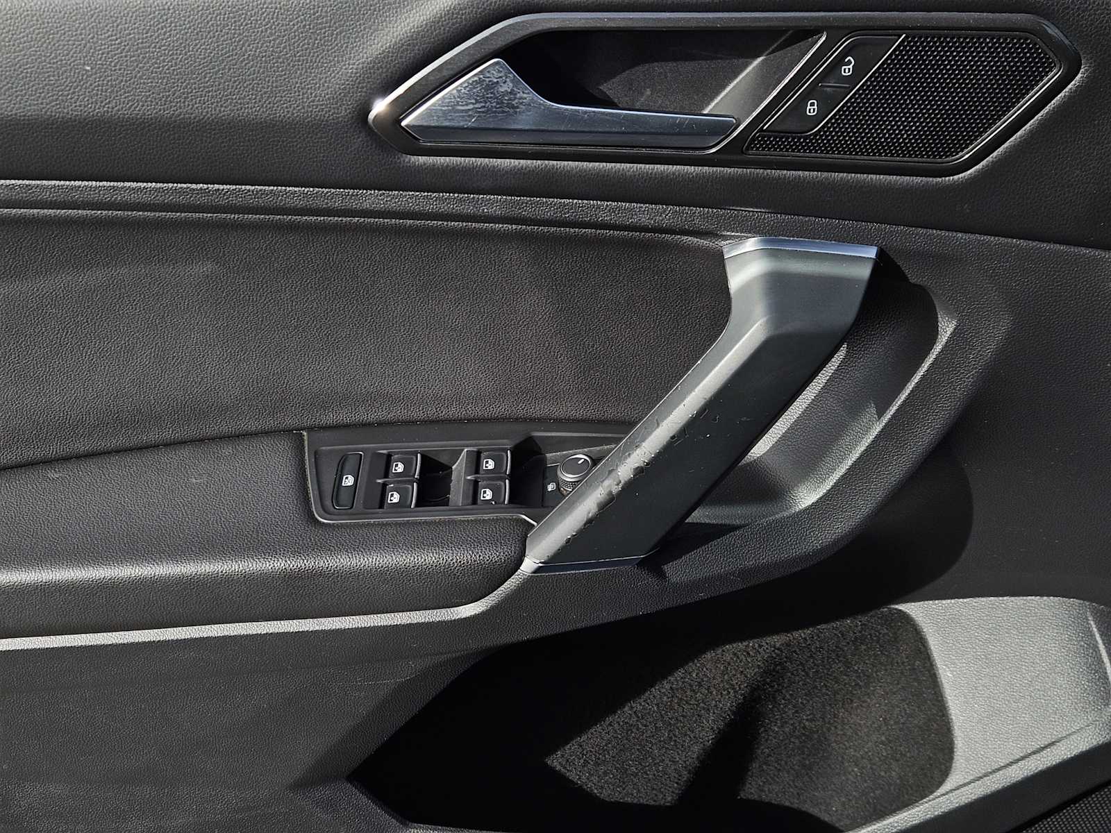 Thumbnail: 2018 Volkswagen Tiguan - 22