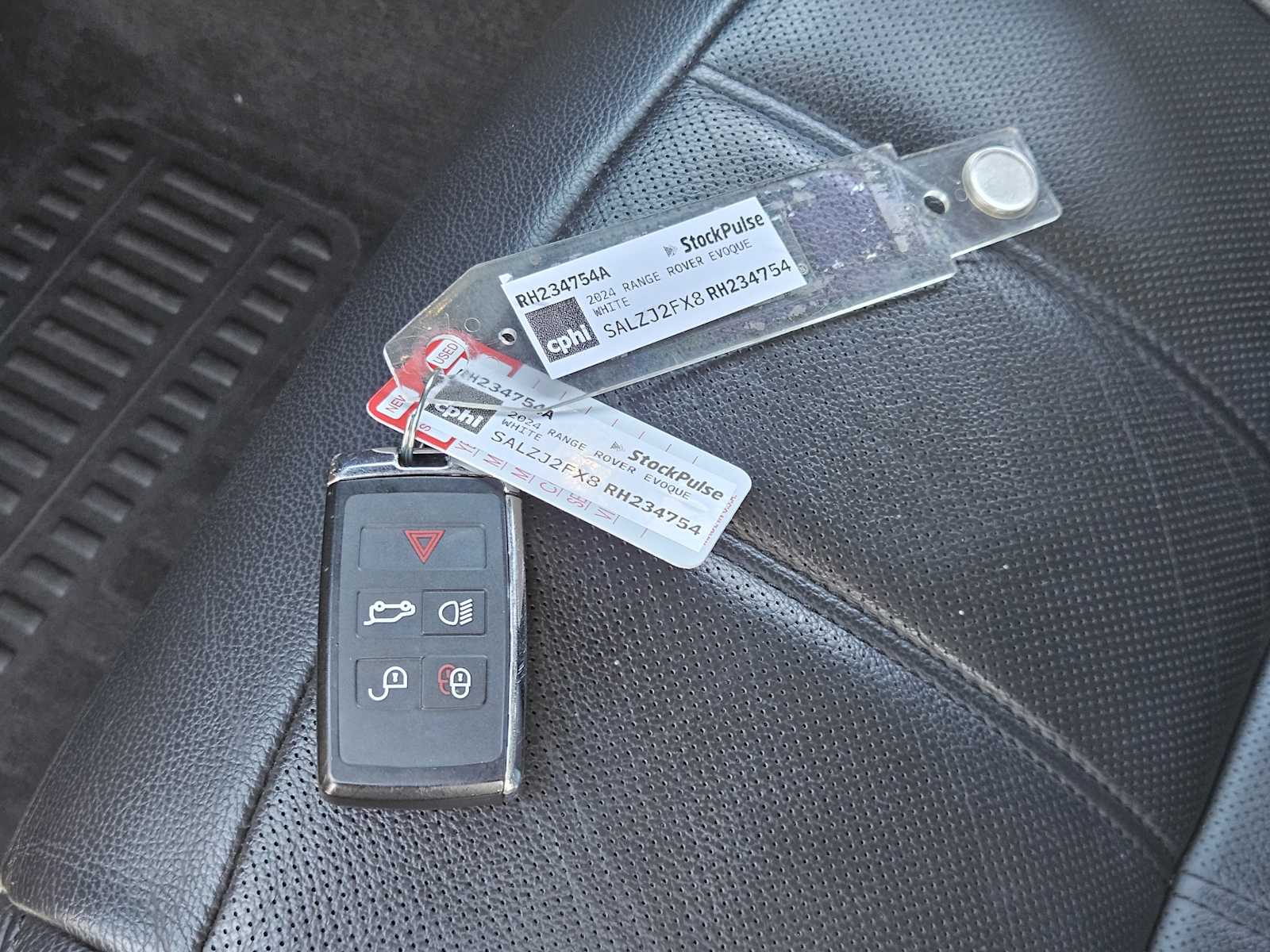 Thumbnail: 2024 Land Rover Range Rover Evoque - 32