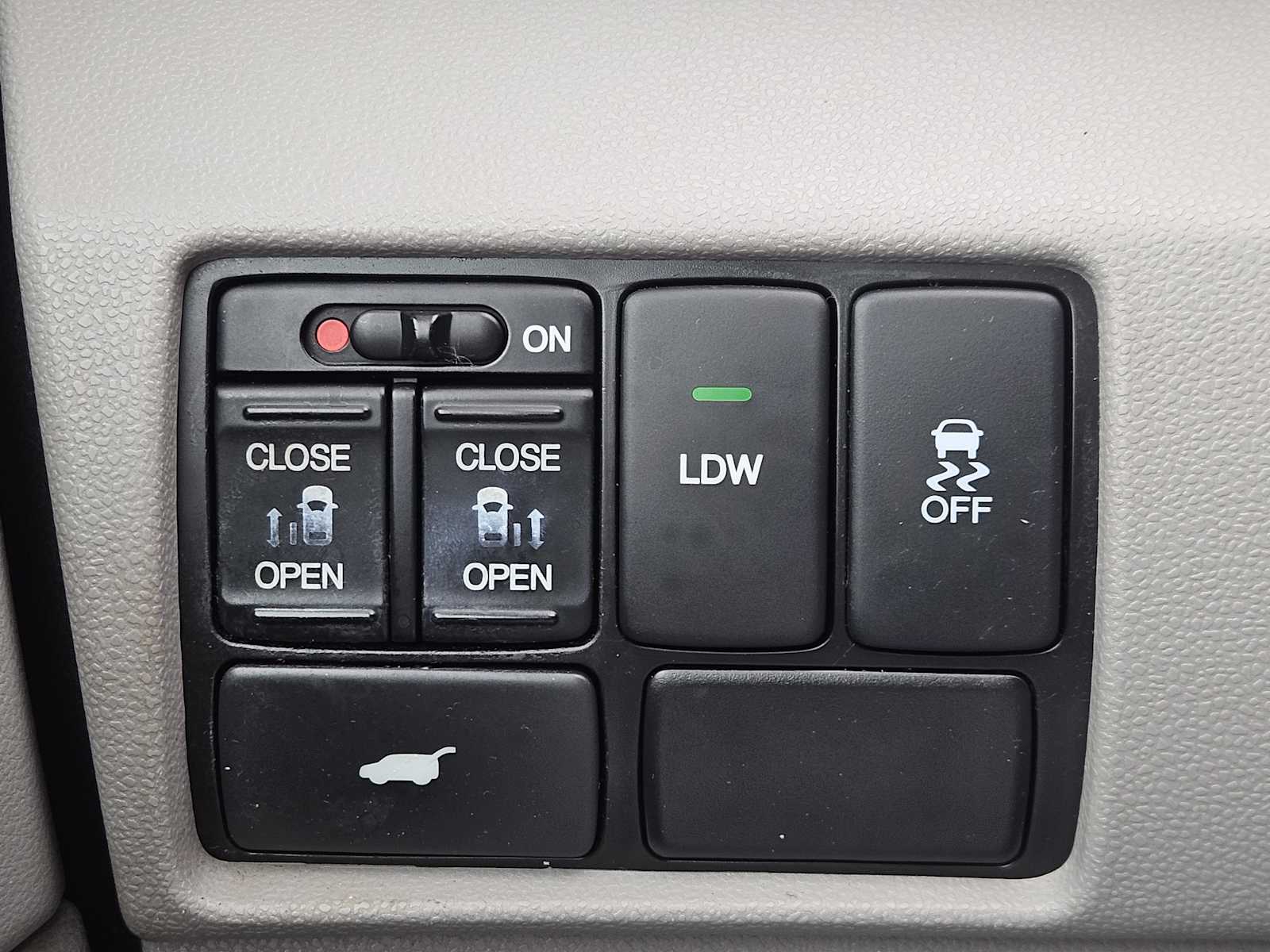 Thumbnail: 2016 Honda Odyssey - 23