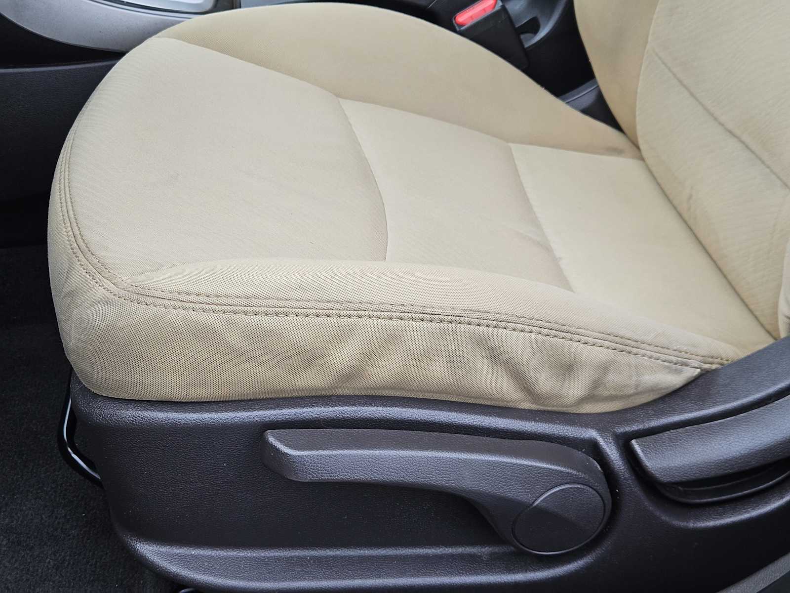 Thumbnail: 2012 Hyundai Elantra - 21