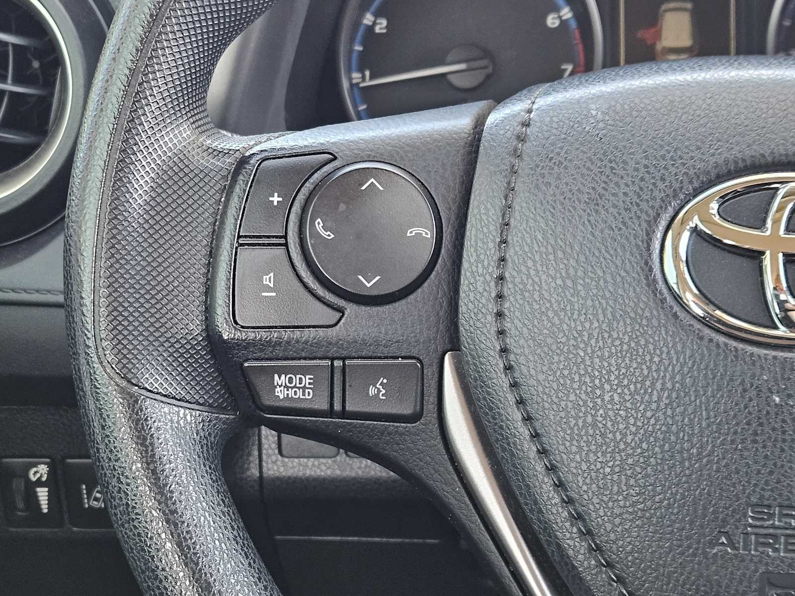 Thumbnail: 2017 Toyota RAV4 - 25