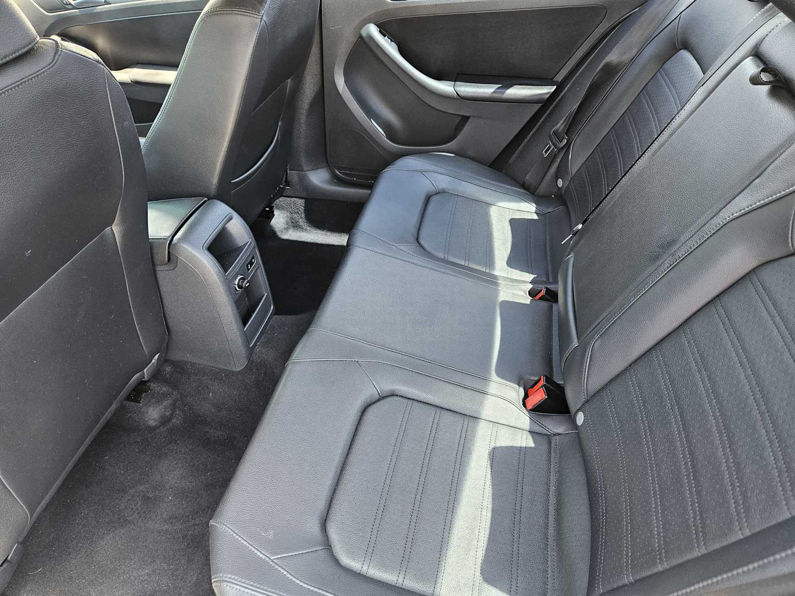 Thumbnail: 2013 Volkswagen Jetta - 30