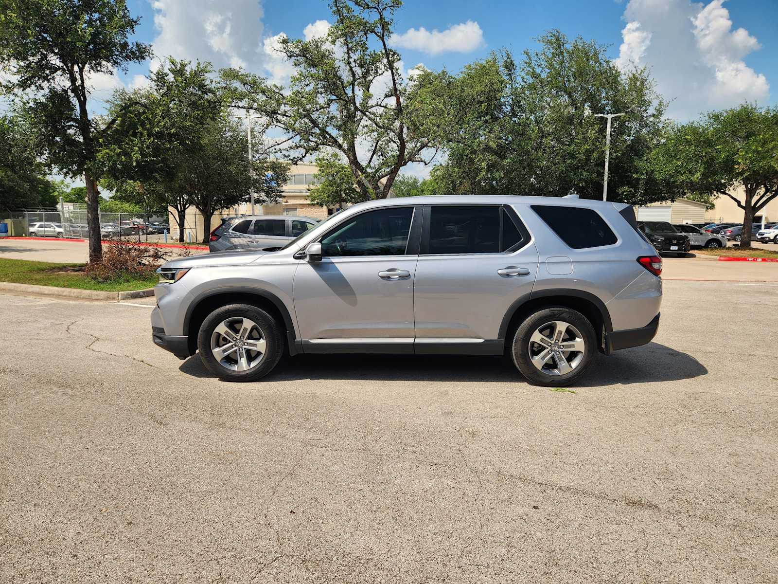 Thumbnail: 2023 Honda Pilot - 3