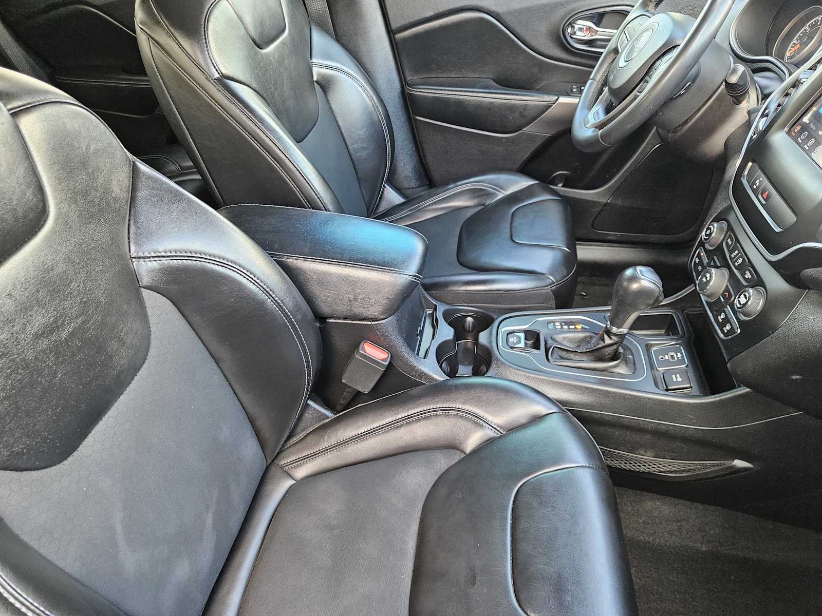 Thumbnail: 2020 Jeep Cherokee - 13