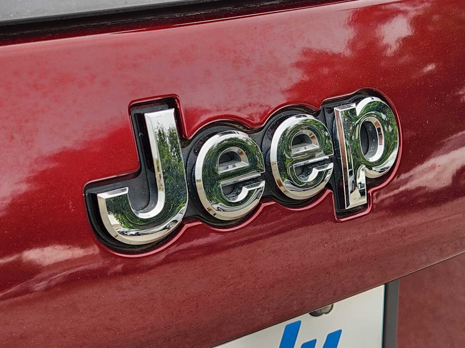 Thumbnail: 2020 Jeep Cherokee - 11