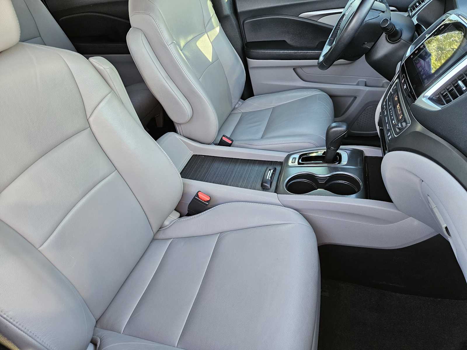 Thumbnail: 2018 Honda Pilot - 12