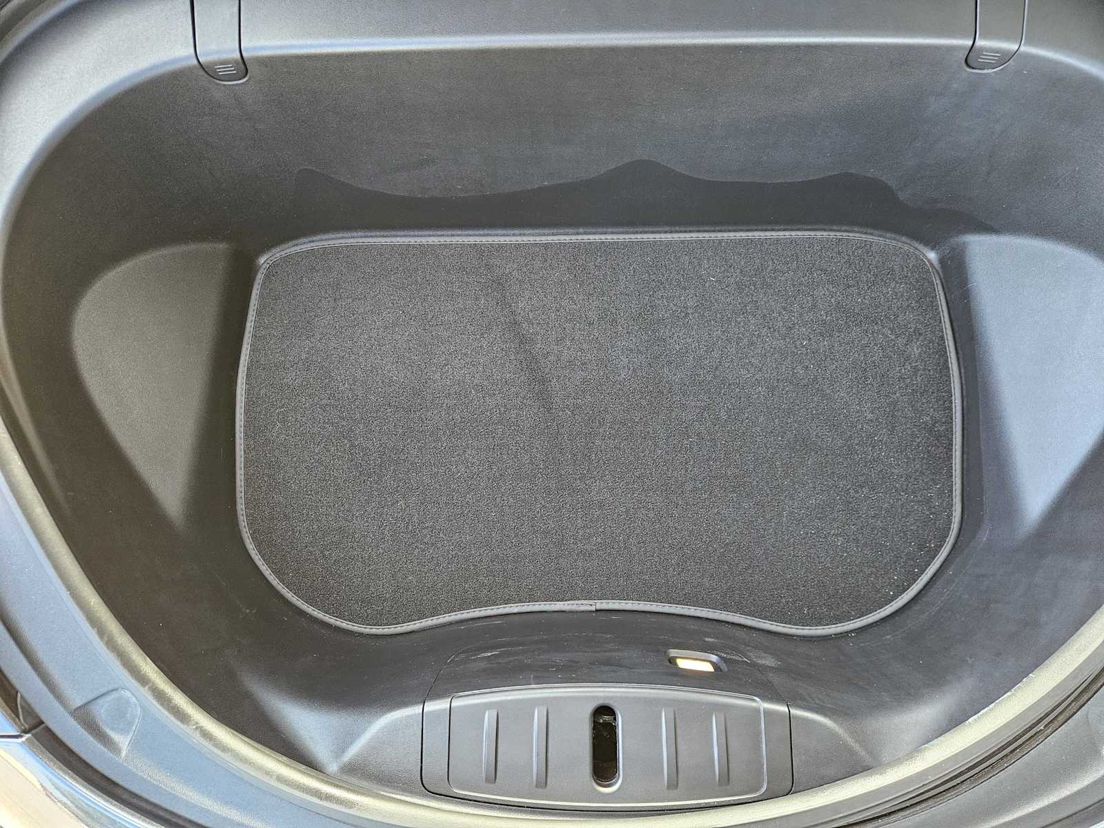 Thumbnail: 2018 Tesla Model 3 - 27