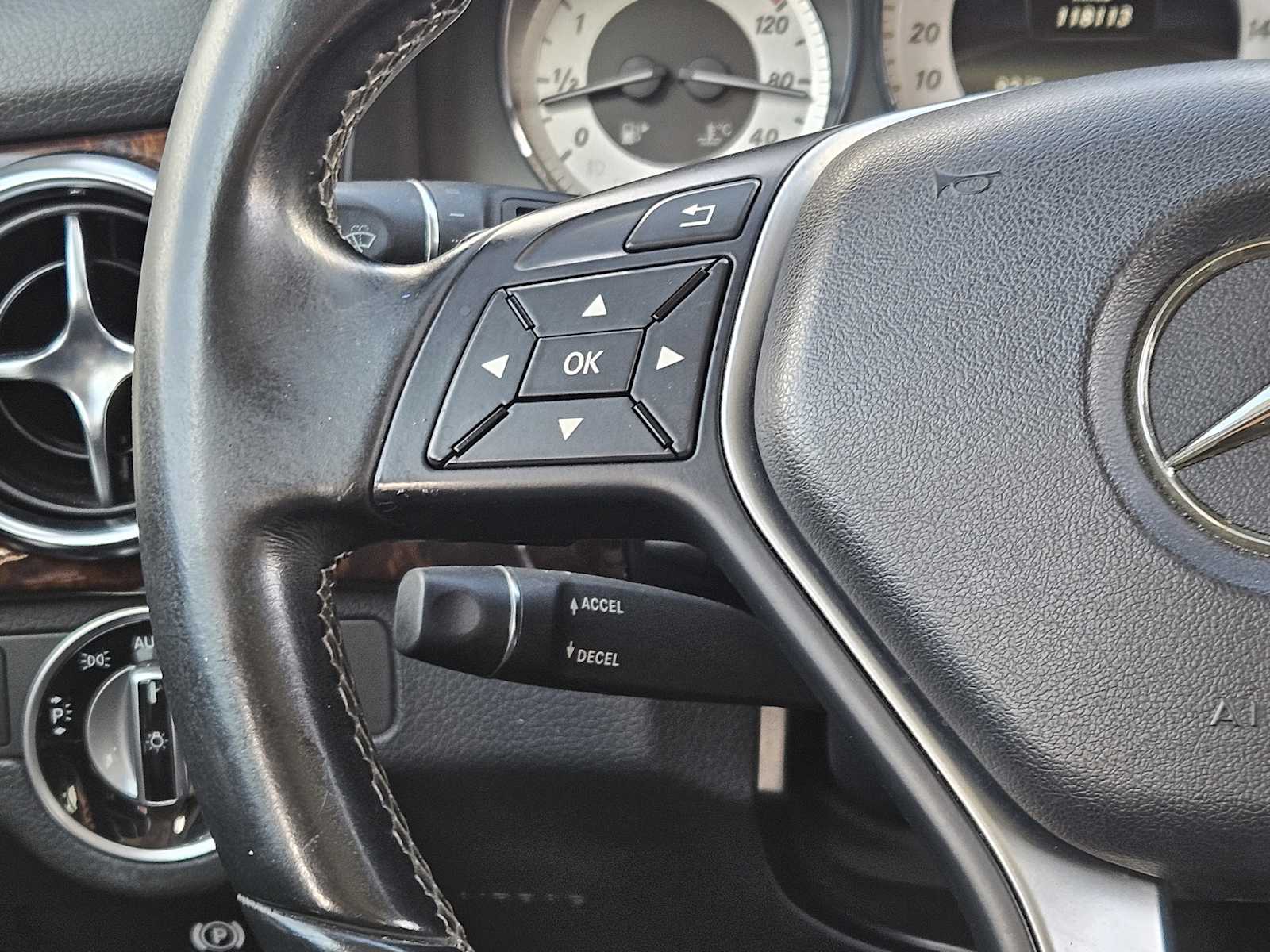 Thumbnail: 2015 Mercedes-Benz GLK - 27