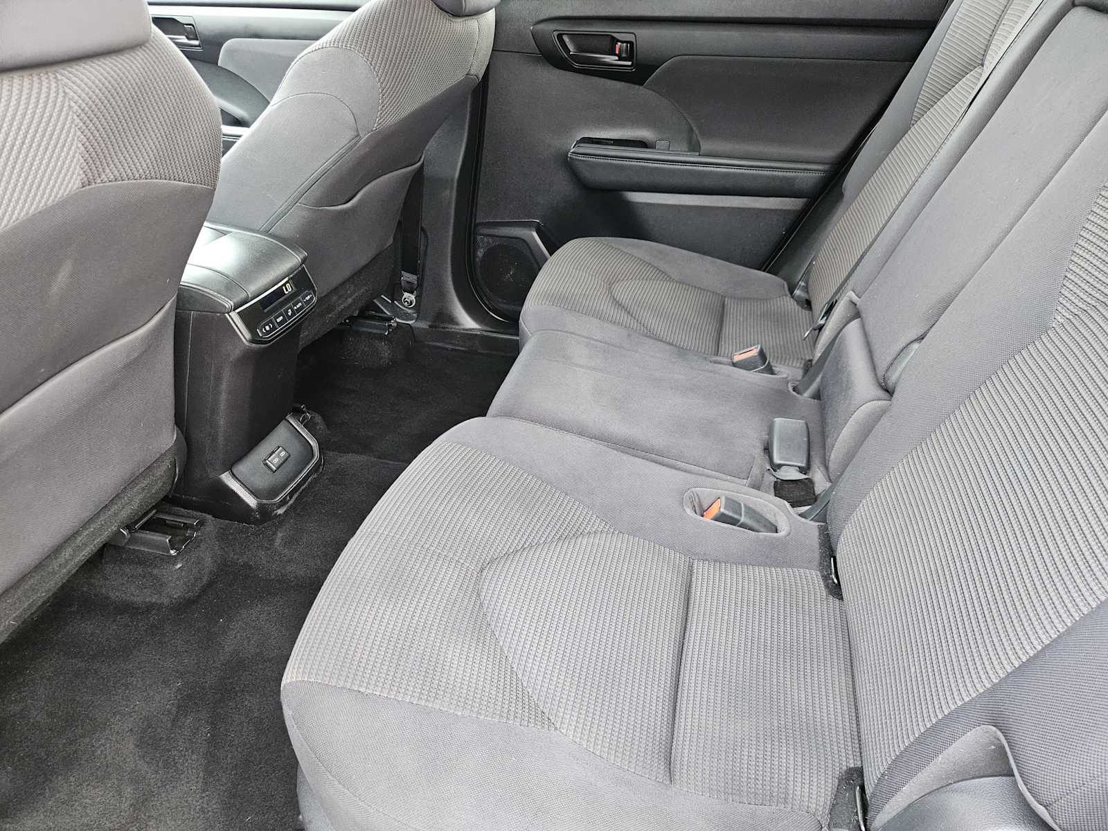 Thumbnail: 2022 Toyota Highlander - 28