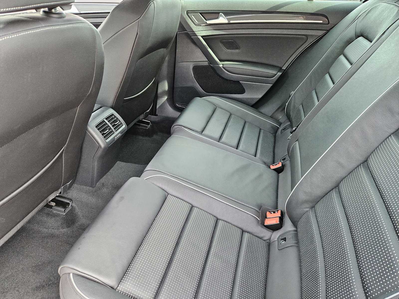 Thumbnail: 2019 Volkswagen Golf - 28