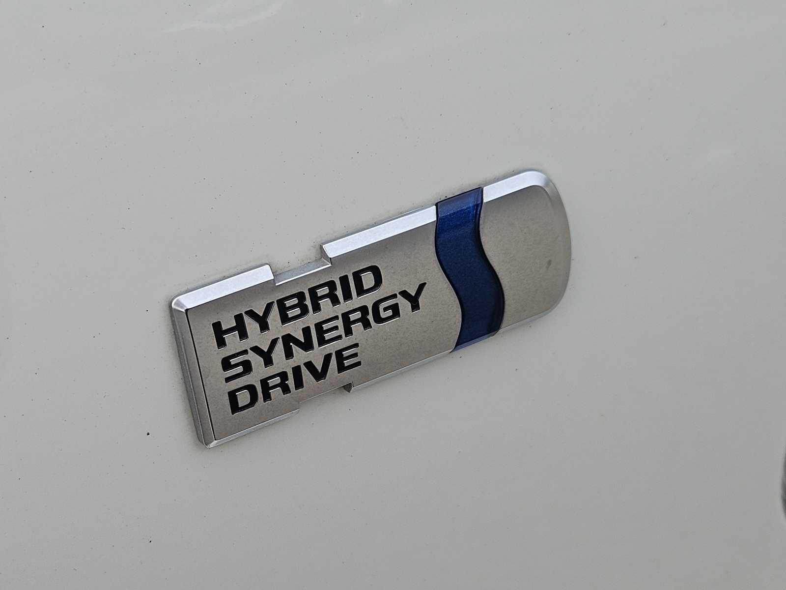 Thumbnail: 2015 Toyota Prius v - 10