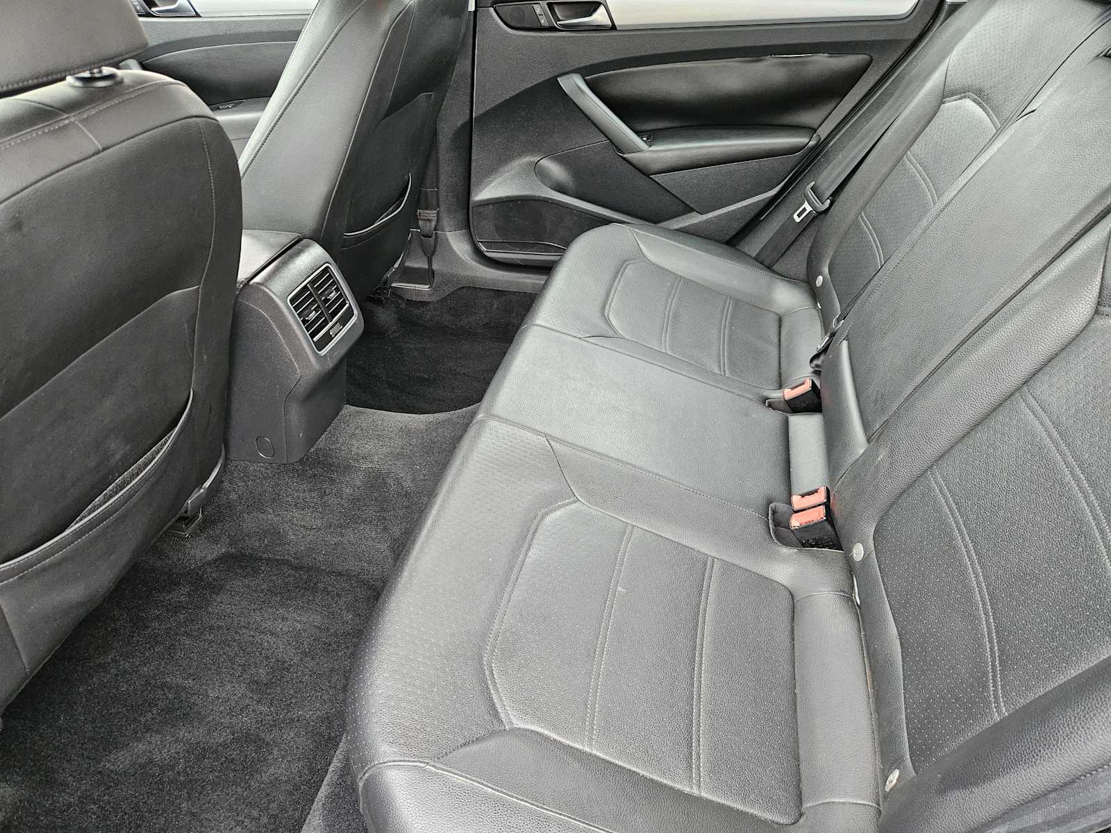 Thumbnail: 2013 Volkswagen Passat - 26