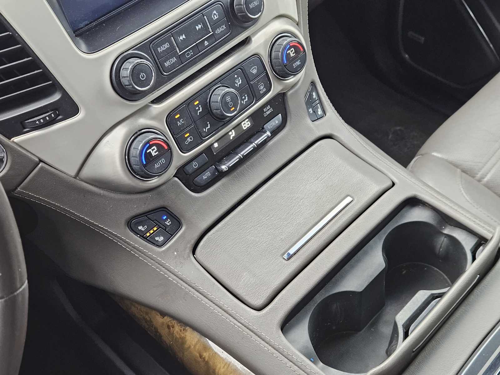 Thumbnail: 2016 GMC Yukon XL - 19