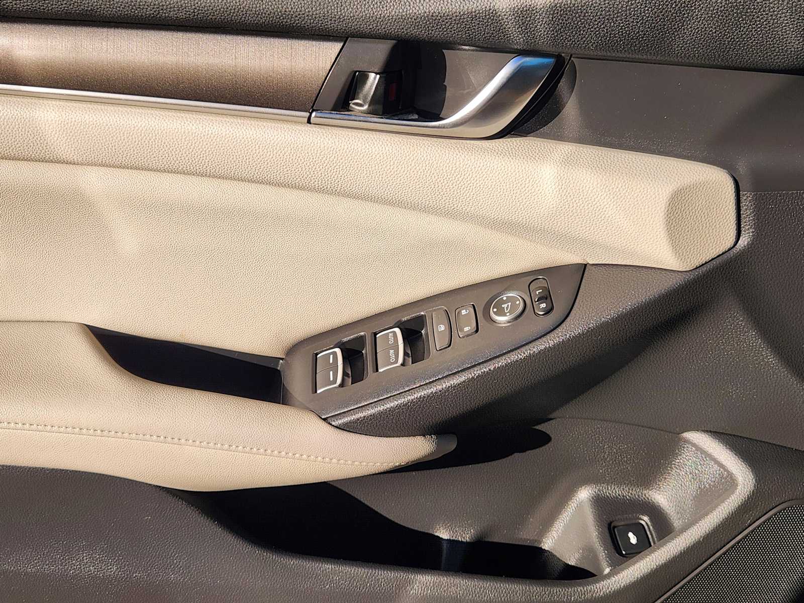 Thumbnail: 2019 Honda Accord - 23