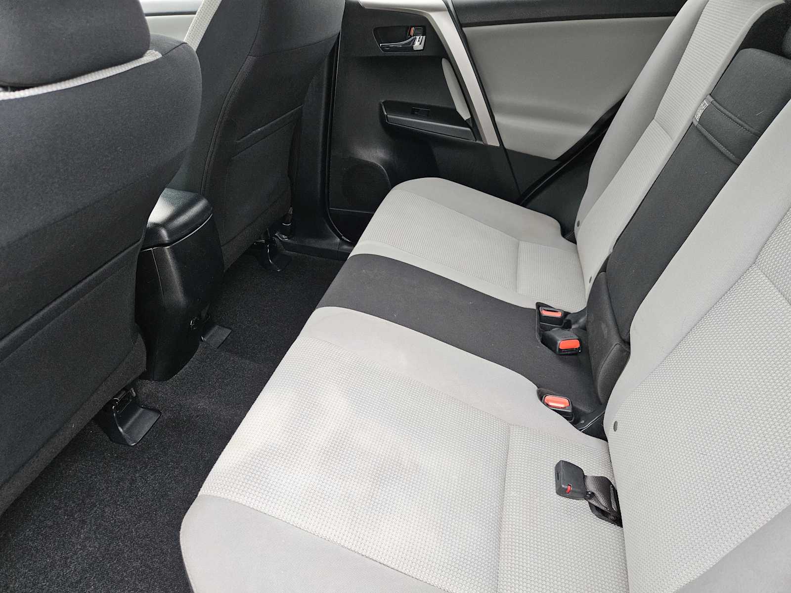 Thumbnail: 2017 Toyota RAV4 - 30